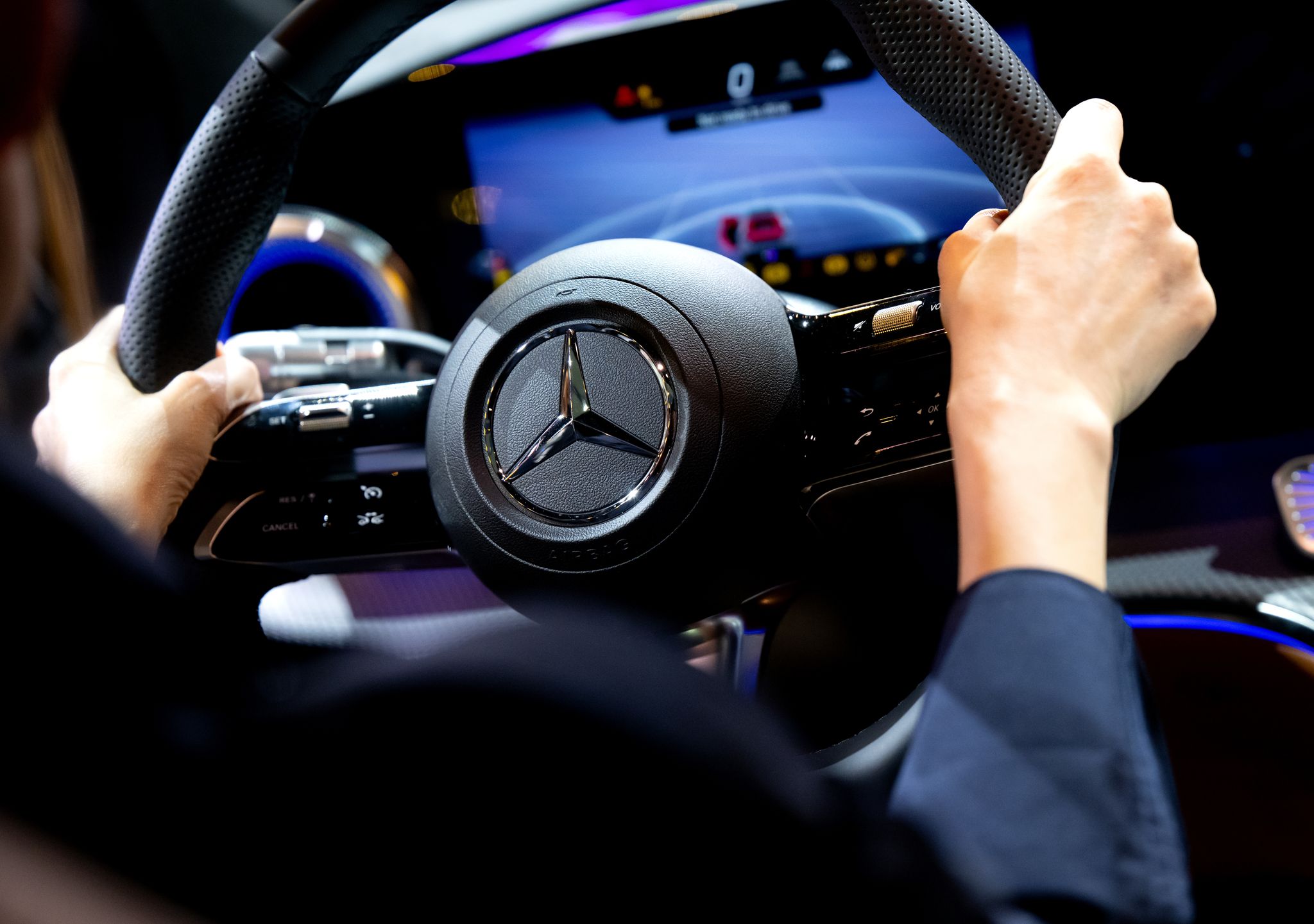 Mercedes-Benz hat erneut weniger Fahrzeuge verkauft. (Archivbild)