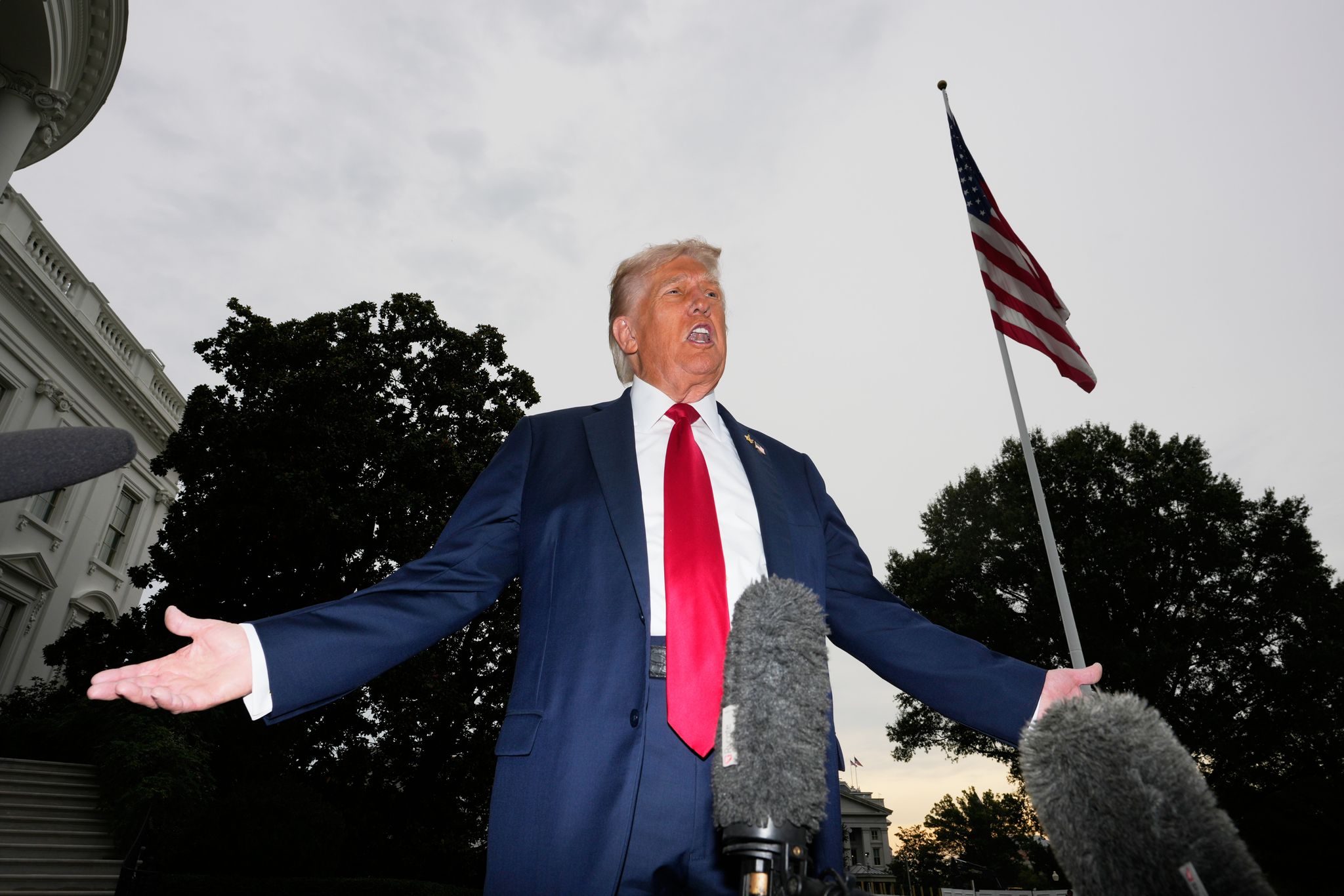 Trump fordert Israel auf, die Bombardierung des Gazastreifens zu stoppen. (Archivbild)