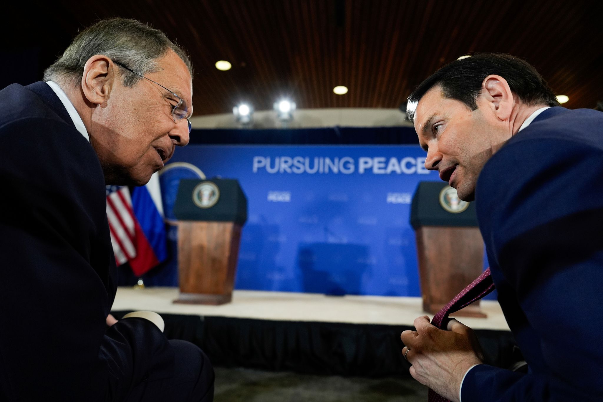 Die Außenminister Russlands und der USA sollen ein Treffen der Präsidenten Putin und Trump vorbereiten. (Archivbild)