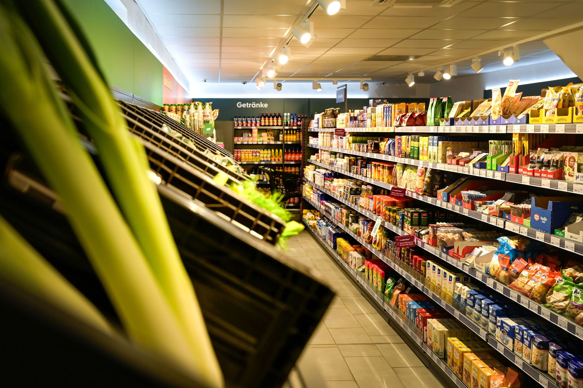 Ein Teil der Verbraucher lässt sich Lebensmittel nach Hause liefern, um nicht in den Supermarkt gehen zu müssen.