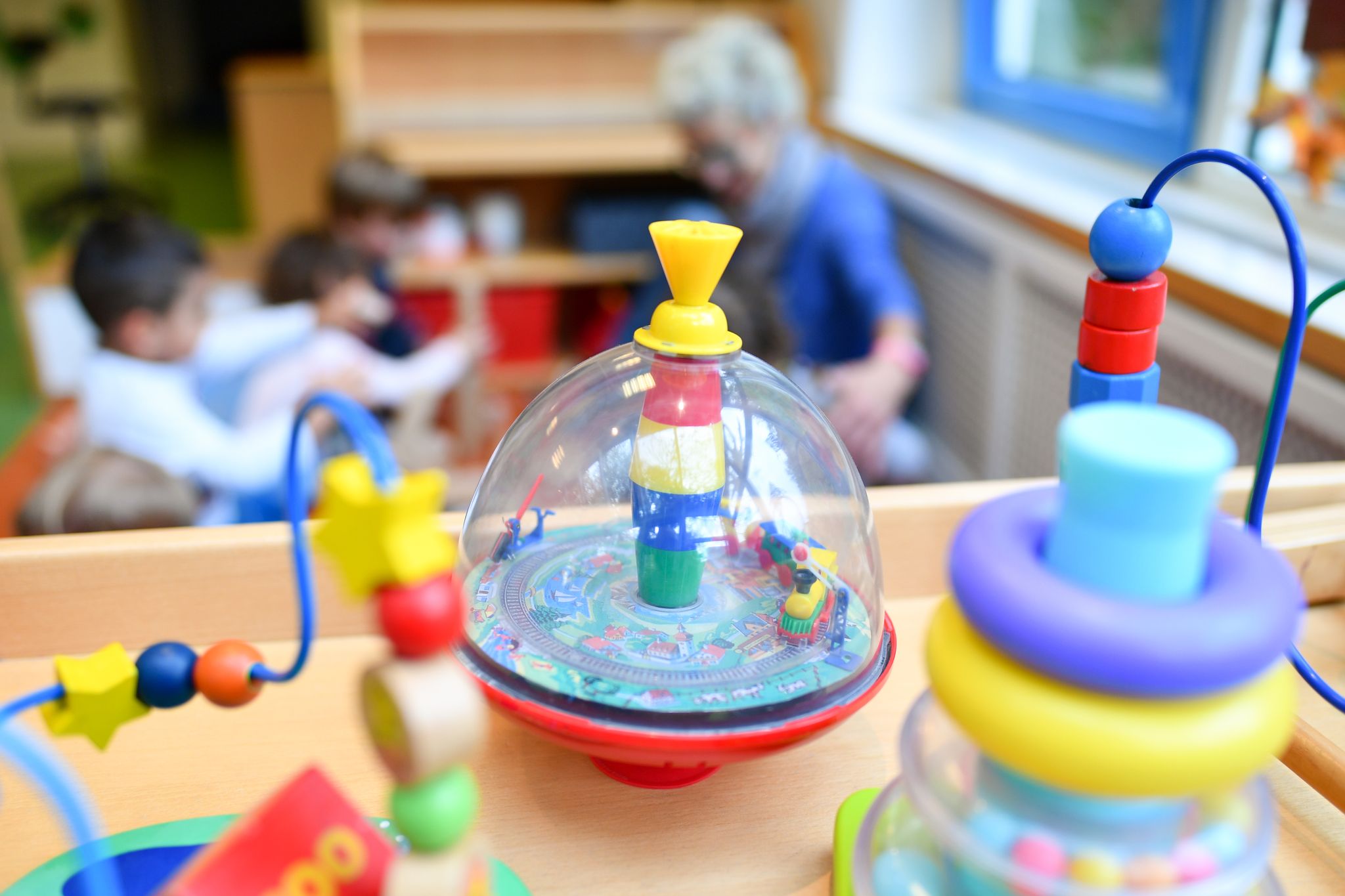 Kinderbetreuung und Soziales statt Straßenbau - die Ausgaben der Kommunen haben sich laut einer Studie deutlich verschoben. (Illustration)