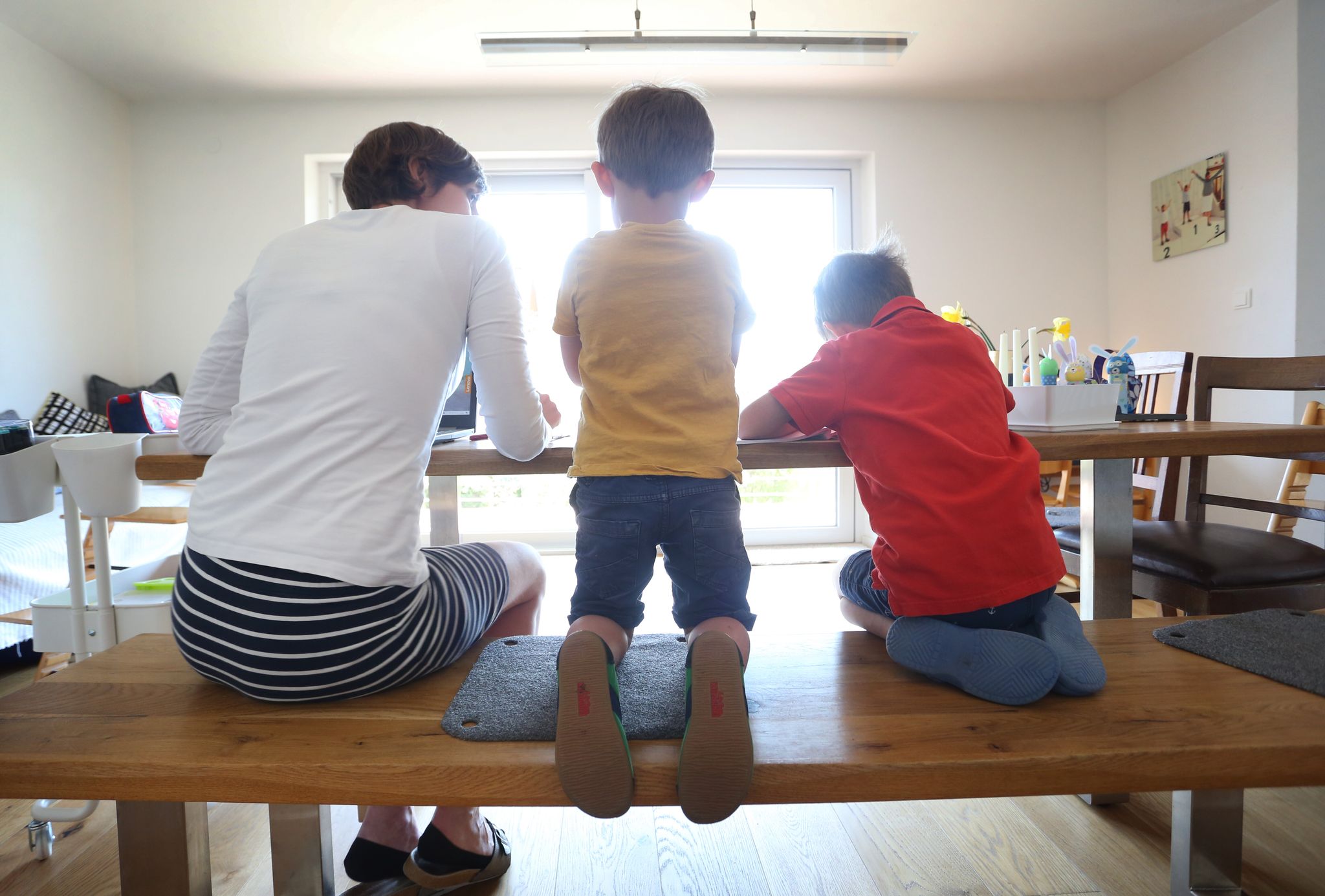 Am Esstisch kann man mit seinen Kindern ganz selbstverständlich auch über Sexualität oder die Frage, wie ein Baby in Mamas Bauch kommt, sprechen.