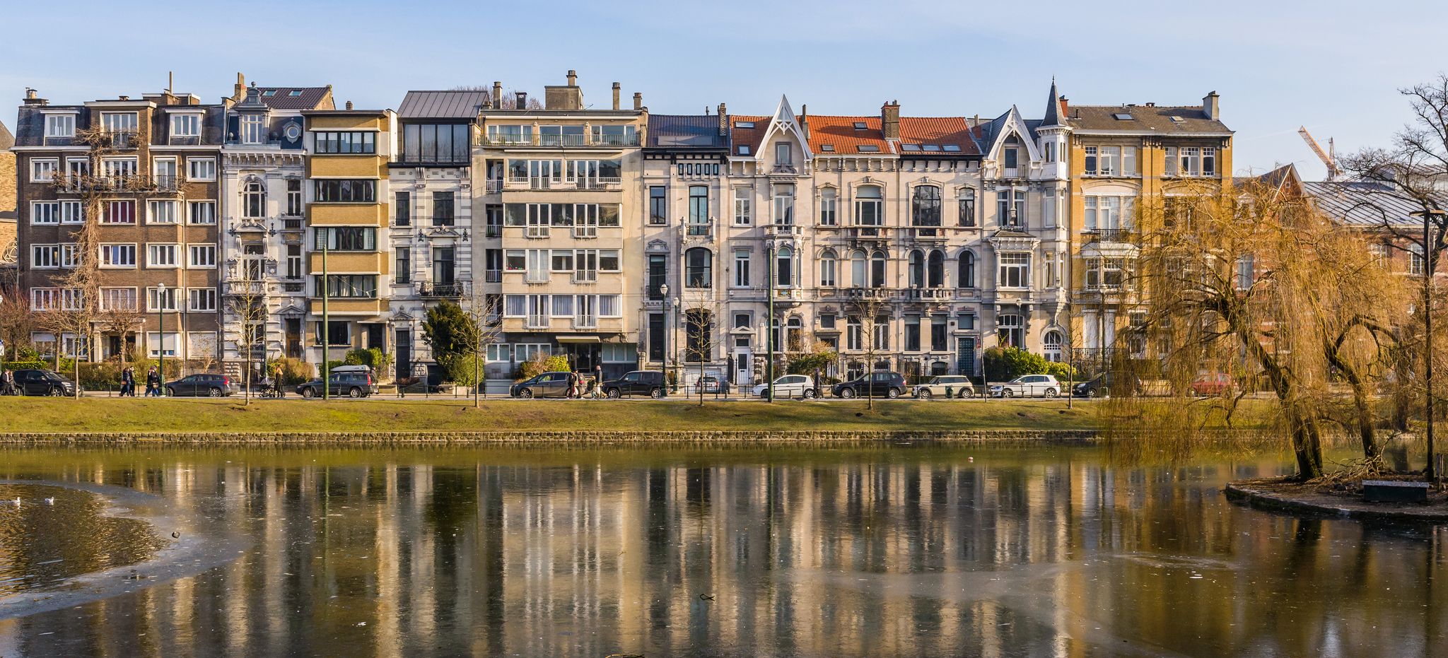 Das Flagey-Viertel in Brüssel lockt mit Cafés, Imbissen - und am Wochenende mit seinem lebendigen Markt.