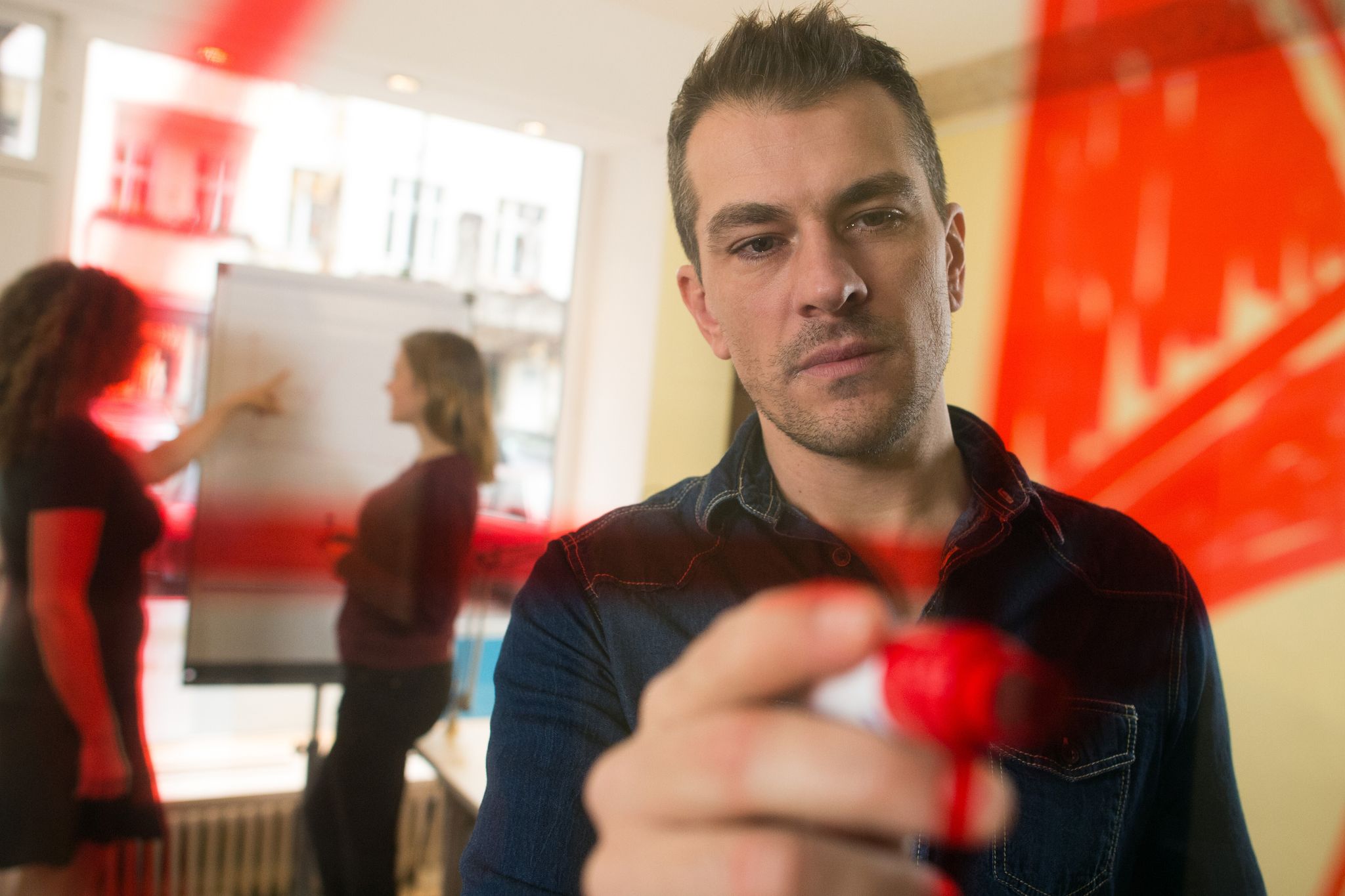 Neue Perspektiven sichtbar machen: Mit klarem Fokus und kreativen Ideen den Arbeitsalltag entrümpeln.