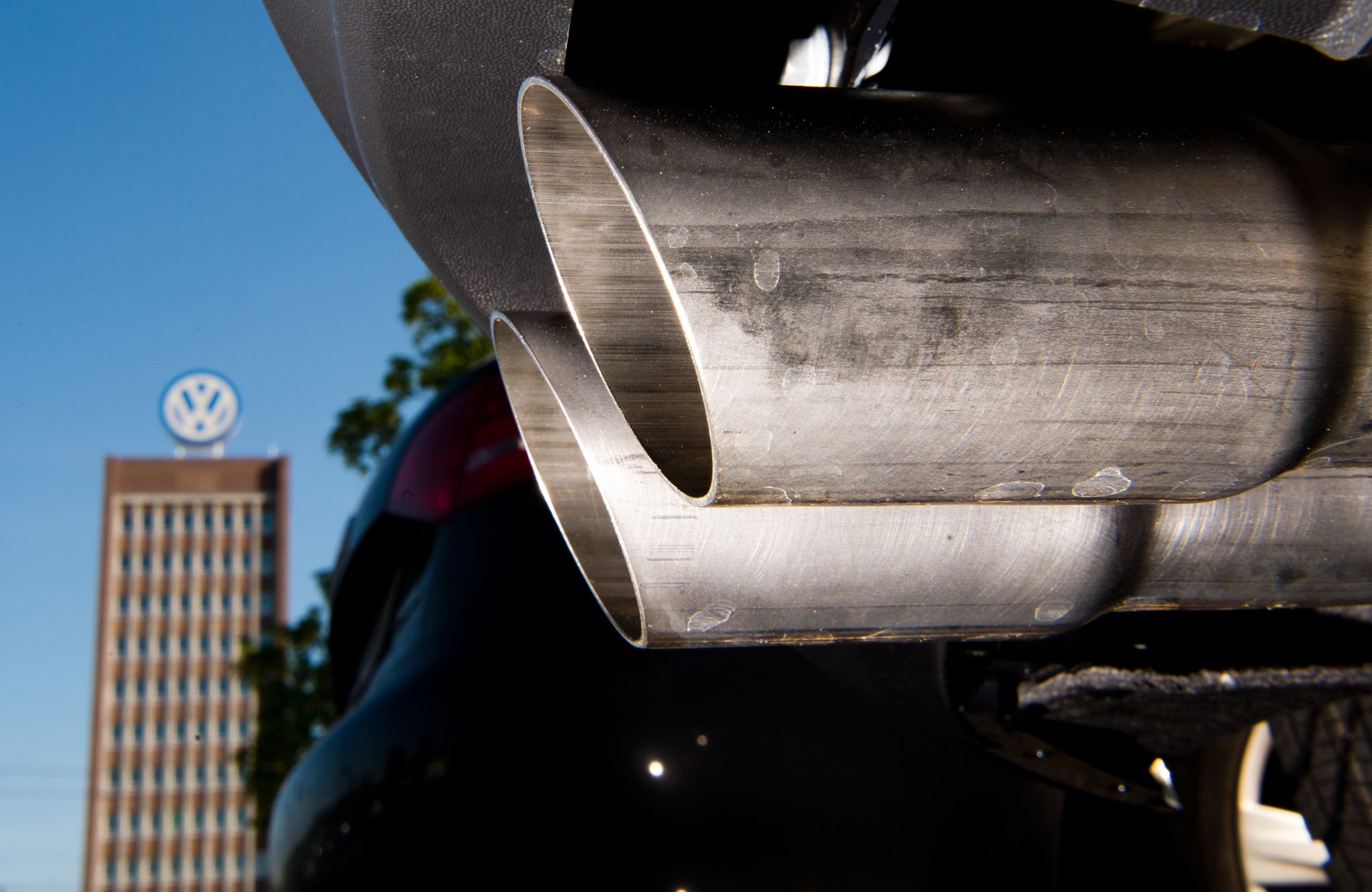 Die Länderchefs von Bayern und Niedersachsen fordern eine Lockerung des ab 2035 geplanten Verbots der Neuzulassung von Autos mit Verbrennungsmotor. (Symbolbild)