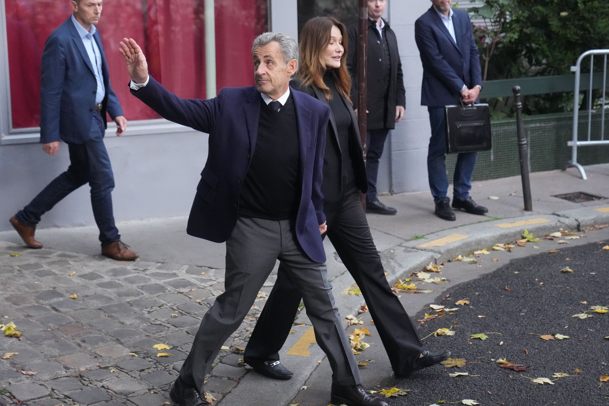 Sarkozy tritt seine Haft an.