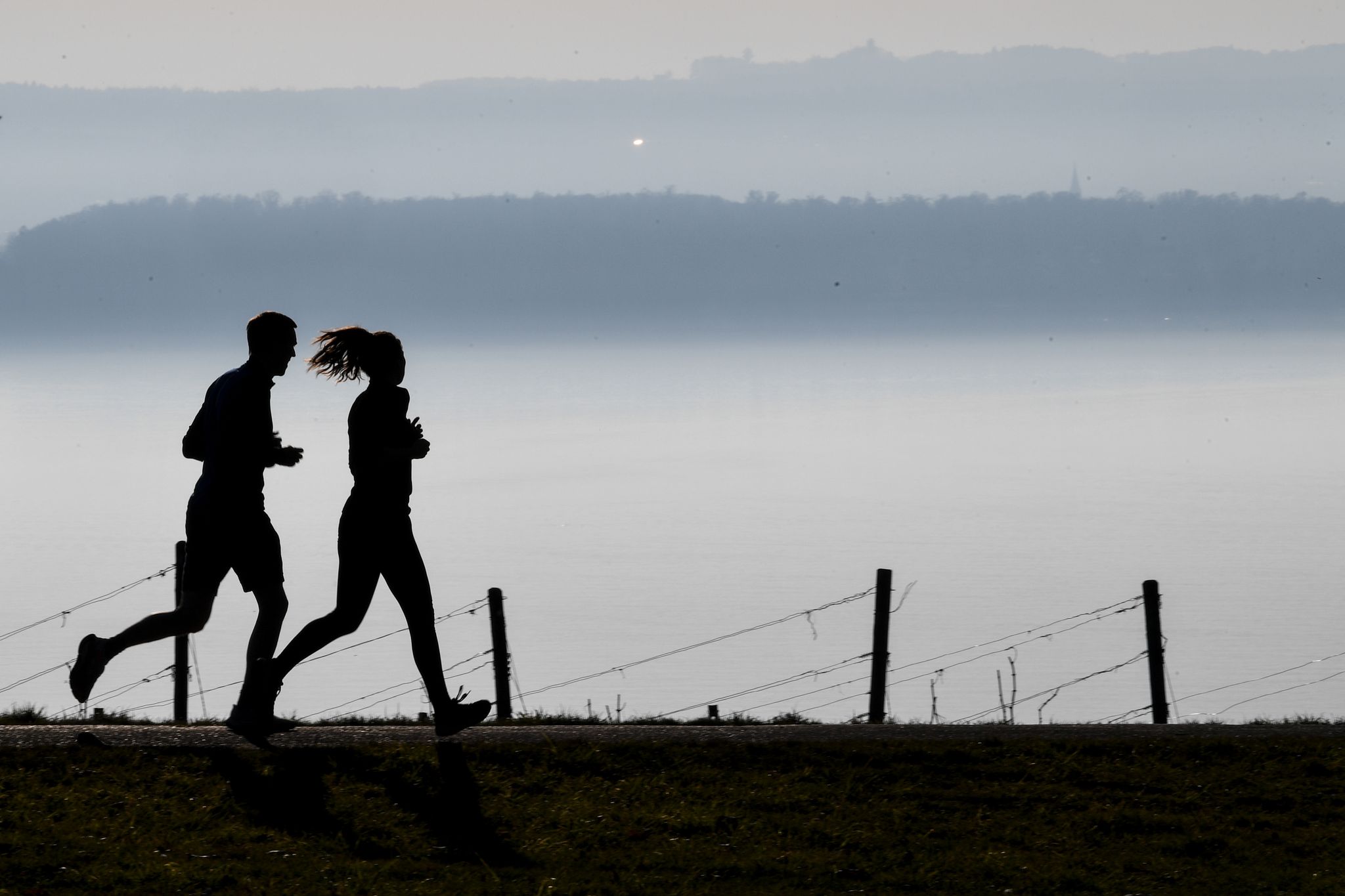 Wenn Frau und Mann zusammen joggen, hat das nicht dieselbe Wirkung. (Illustration)