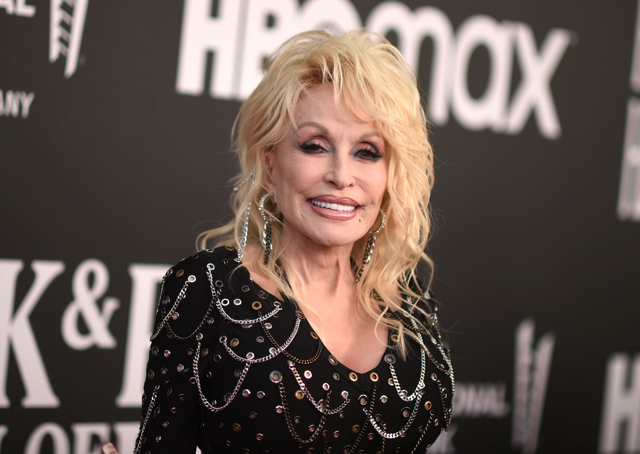 Dolly Parton musste im September einige Konzerte verschieben. (Archivbild)