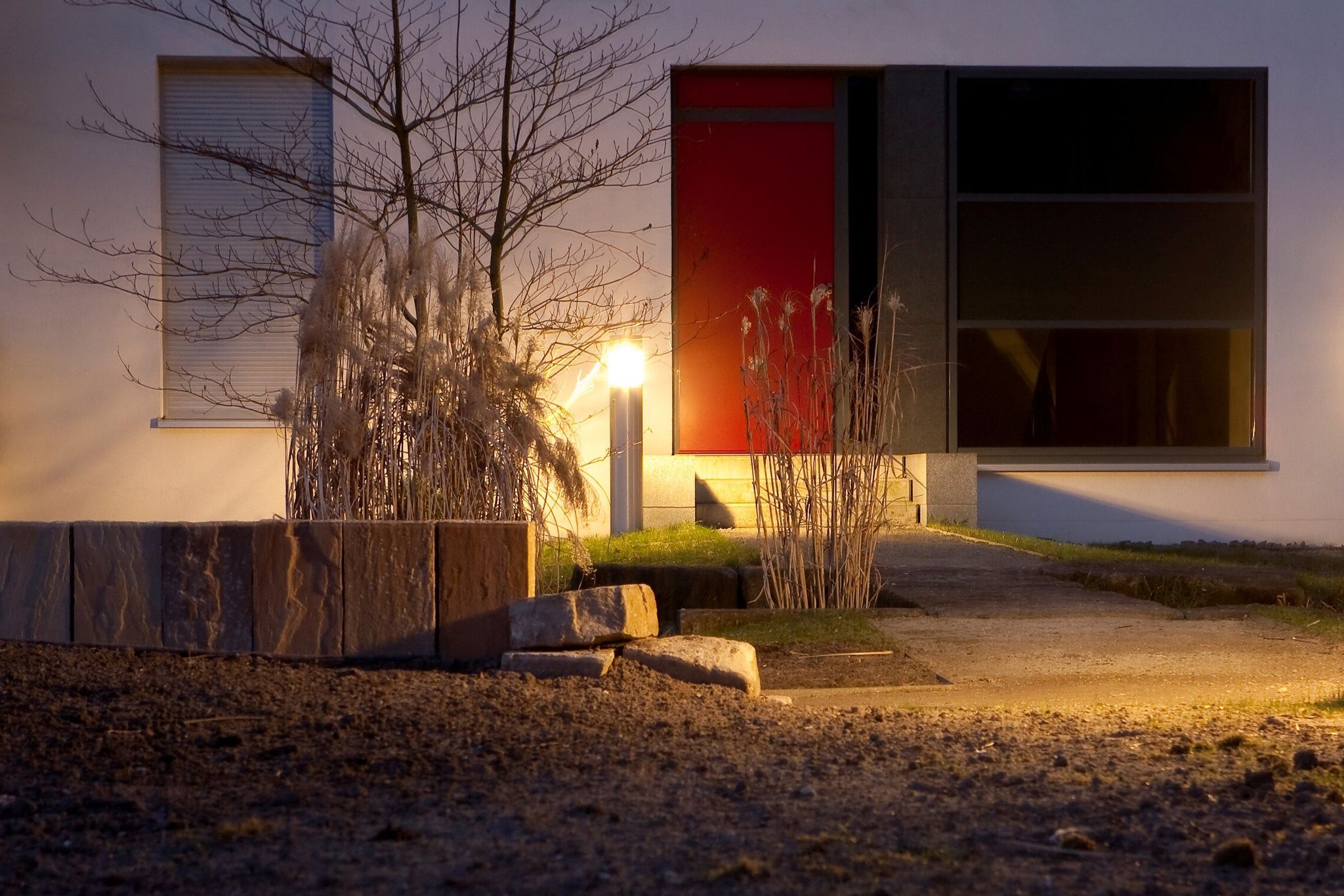 Künstliches Licht am Haus sorgt für Sicherheit, verändert aber den nächtlichen Lebensraum vieler Tiere.