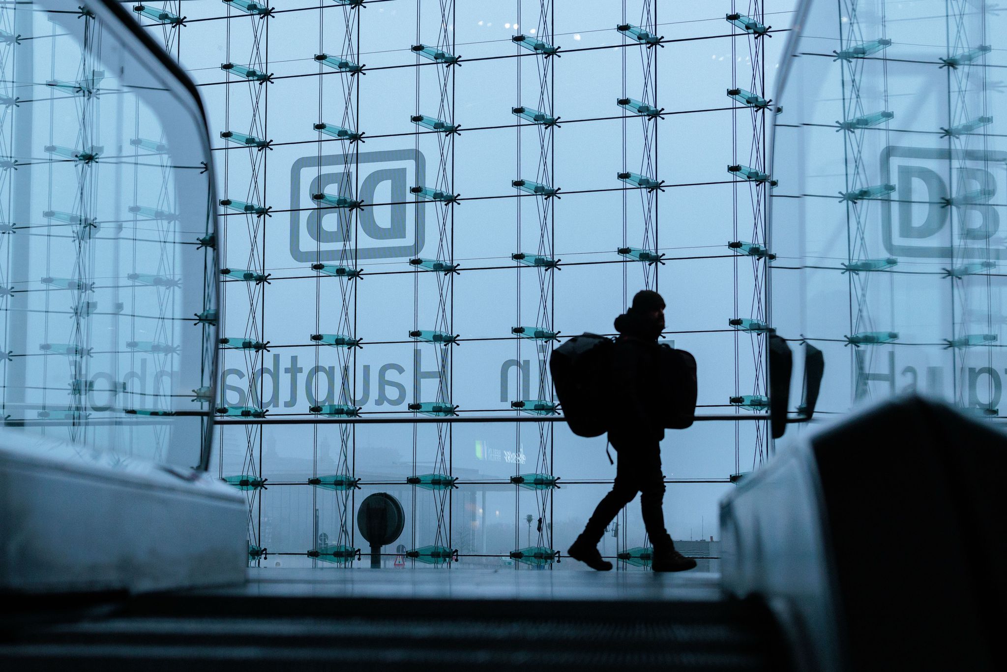 Zwei Tickets für einen Zug: Auch eine durchgängige Verbindung kann man theoretisch in separate Buchungen aufteilen.