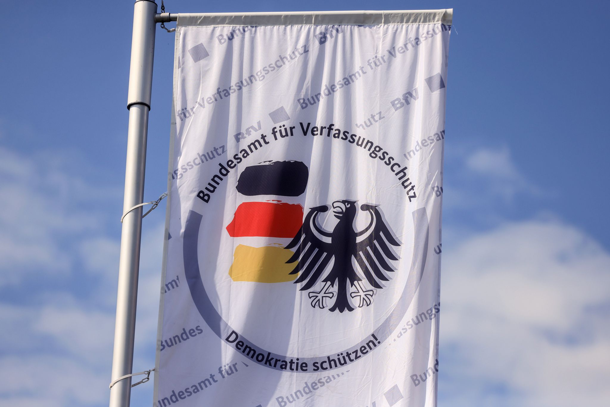 Der Verfassungsschutz hat die Aufgabe, die Demokratie zu schützen. Der Hauptsitz der Behörde ist in Köln. (Symbolbild)