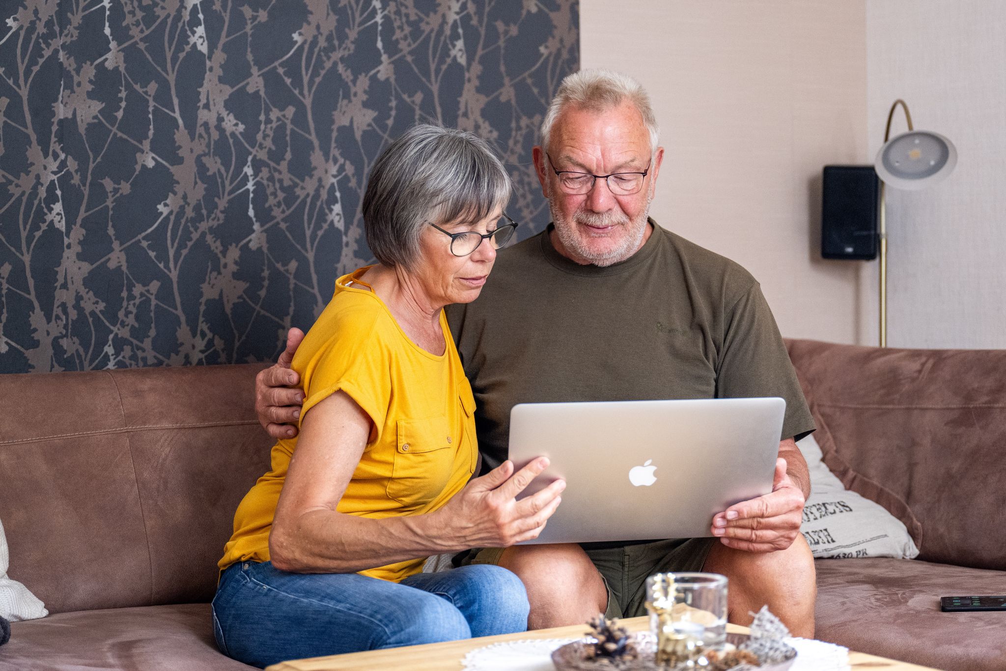 Einander absichern: Eine Risikolebensversicherung kann Partner und Familie im Ernstfall finanziell schützen. Doch was gibt es zu beachten?