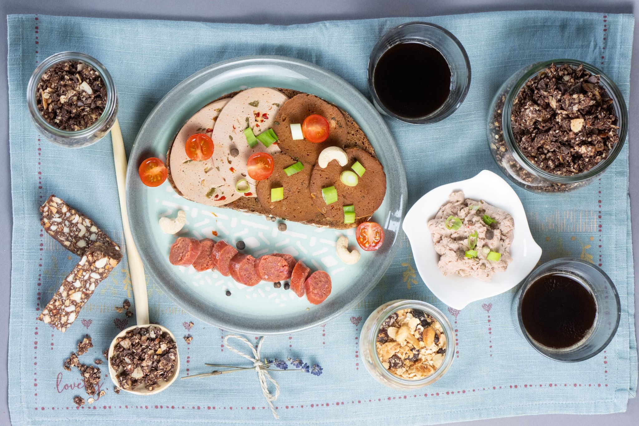 Gerade in Fertigprodukten ist häufig eine Menge Zucker versteckt. (Symbolbild)