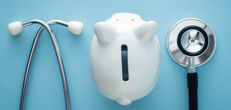Foto: erdikocak/iStock Geld Krankenversicherung Teuer