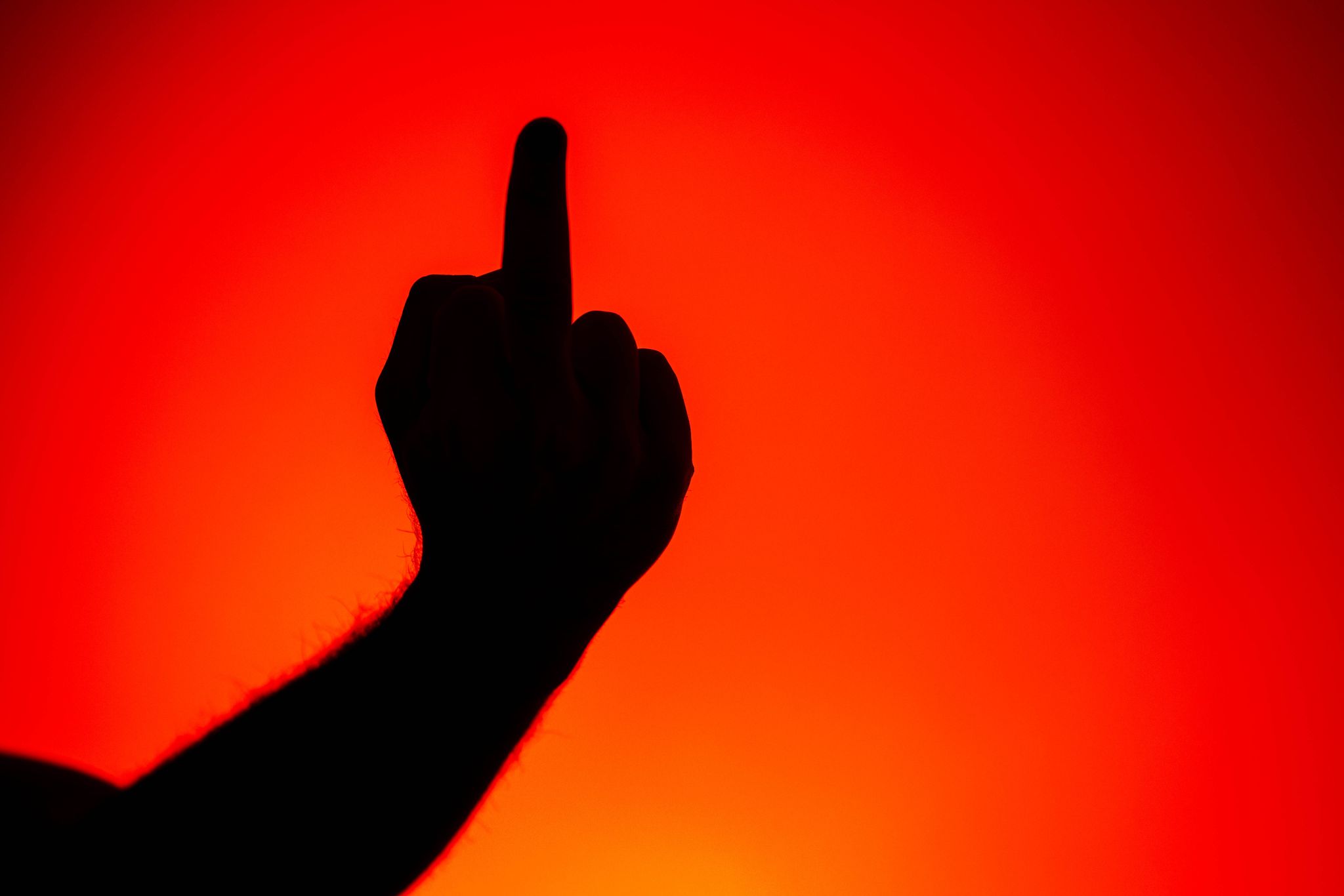 Weint die Schichtmutter oder nicht? Ein Gericht entschied: Vulgäre Kritik ist nicht automatisch ein Kündigungsgrund.