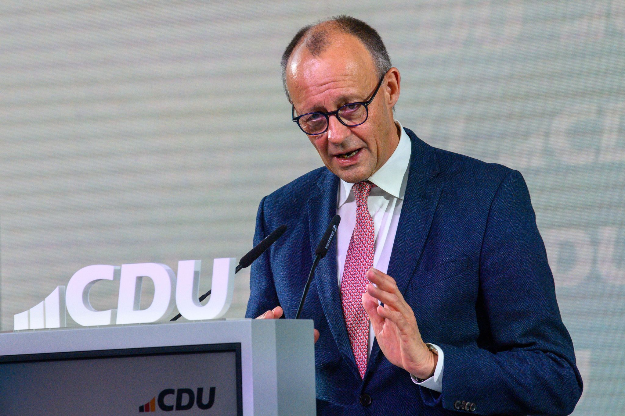 «Wir müssen ein starker Industriestandort bleiben», sagt Kanzler Friedrich Merz (CDU).