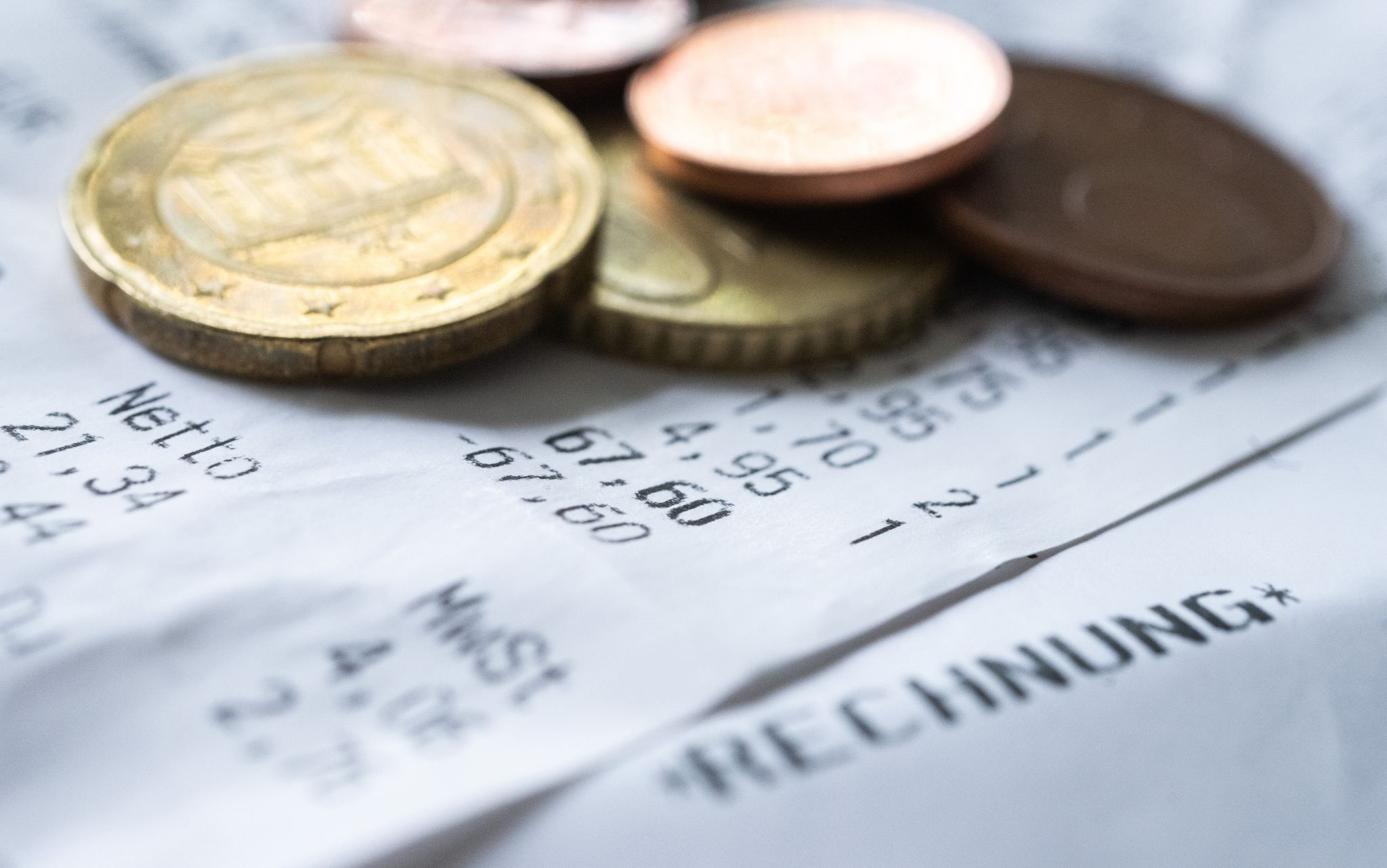 Die Inflationsrate hielt sich zuletzt über der Marke von zwei Prozent. Höhere Teuerungsraten schmälern die Kaufkraft der Menschen. (Symbolbild)