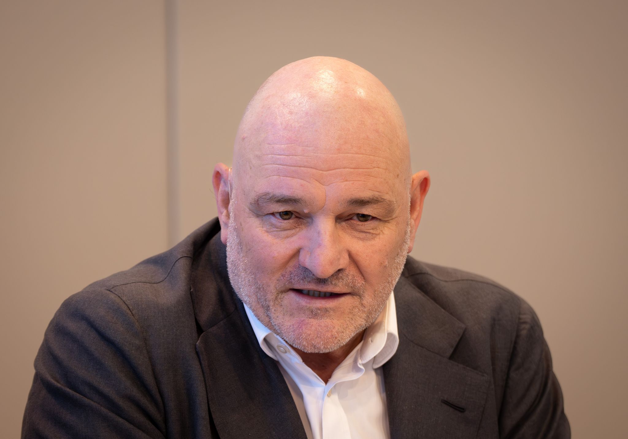 Der stellvertretende Brandenburger Ministerpräsident und Finanzminister Robert Crumbach (BSW) hofft auf eine Lösung im Streit um die Rundfunkreform. (Archivbild)