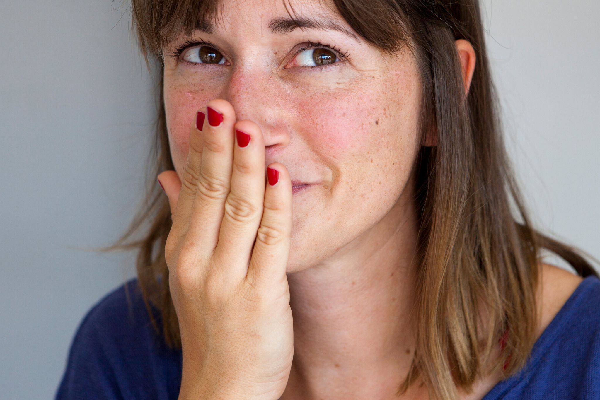 Manche Menschen werden in unangenehmen Situationen schnell rot - und haben unverhältnismäßig große Angst davor. Das muss nicht sein!