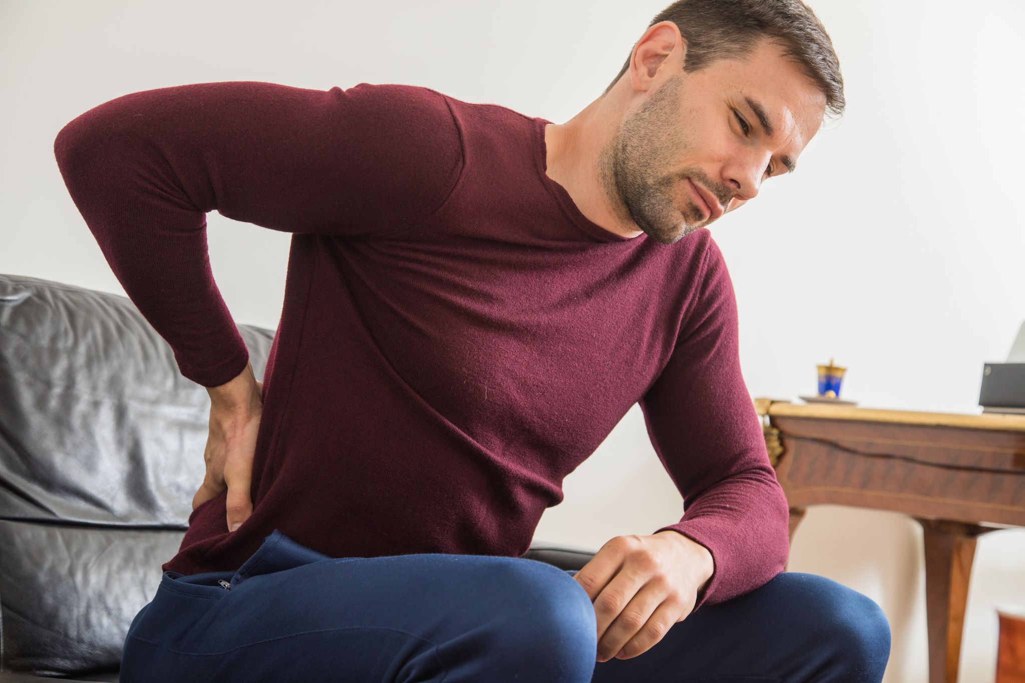 Gerade in der kalten Jahreszeit: Zu viel Couch, zu wenig Bewegung – der Rücken merkt’s zuerst.