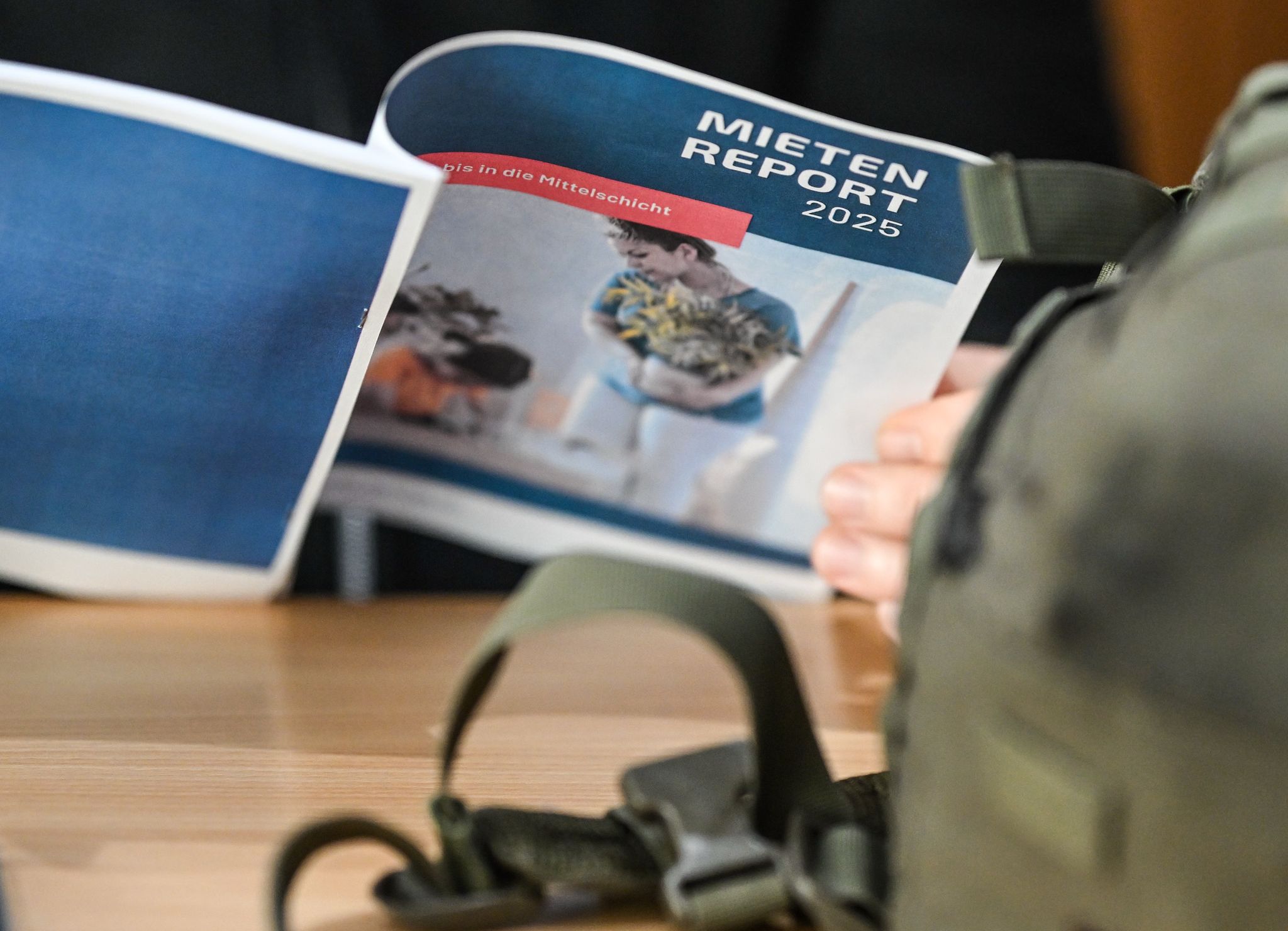 Der Mietenreport des Mieterbunds weist auf eine zunehmende Überbelastung durch Wohnkosten auch des Mittelstands hin.