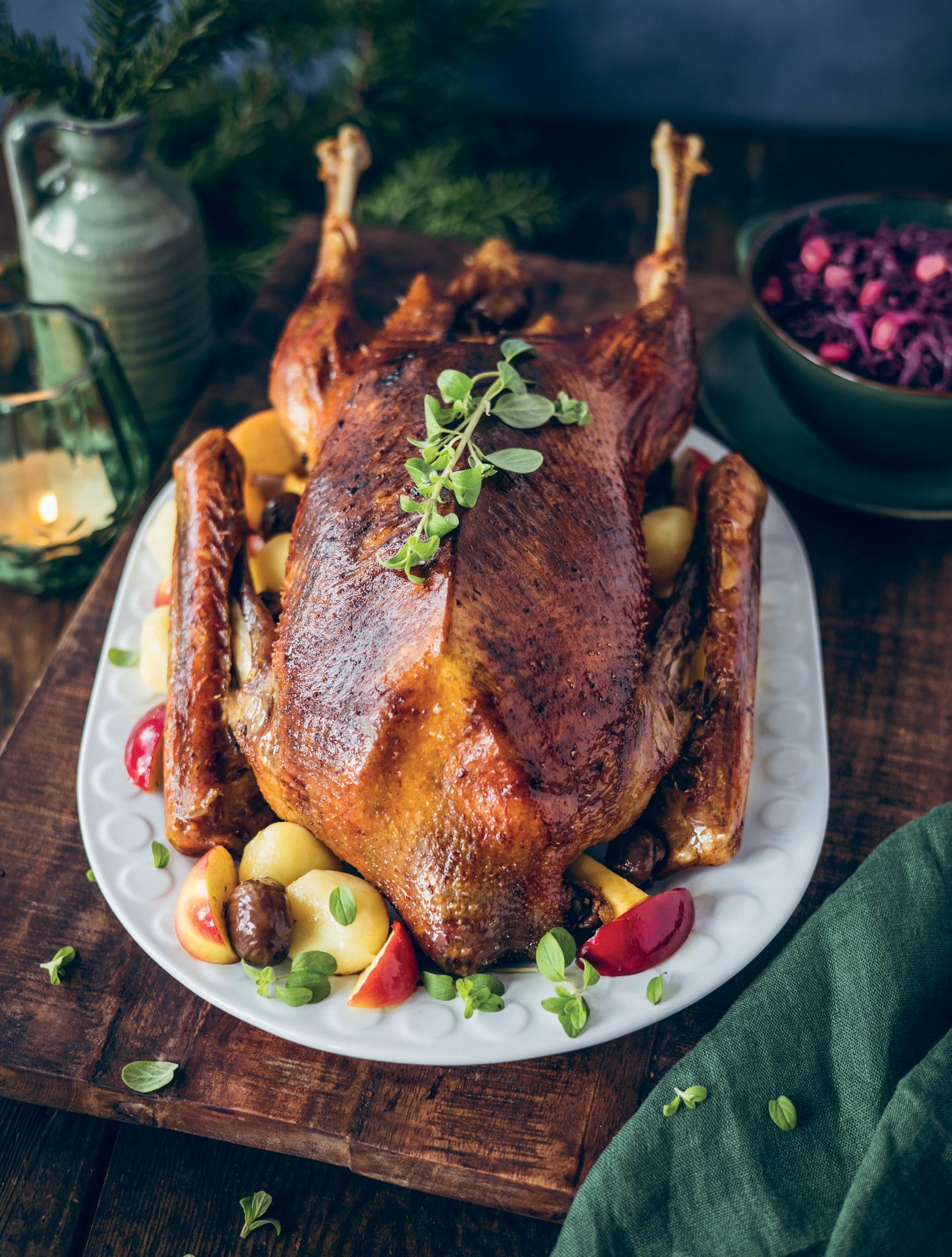 Keine Angst vor der Weihnachtsgans! Mit ein paar einfachen Schritten gelingt der Klassiker knusprig und aromatisch.