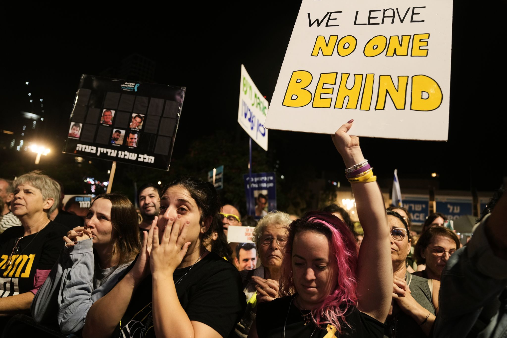 Menschen bei einer Kundgebung in Tel Aviv, auf der die Rückkehr der toten Geiseln gefordert wird. (Archivbild)