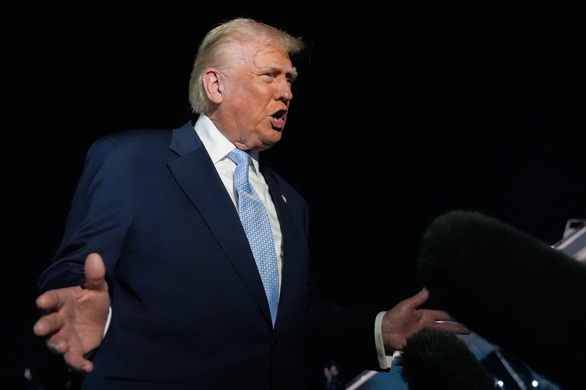 Trump stellt sich jetzt hinter eine Abstimmung zu den Epstein-Akten.