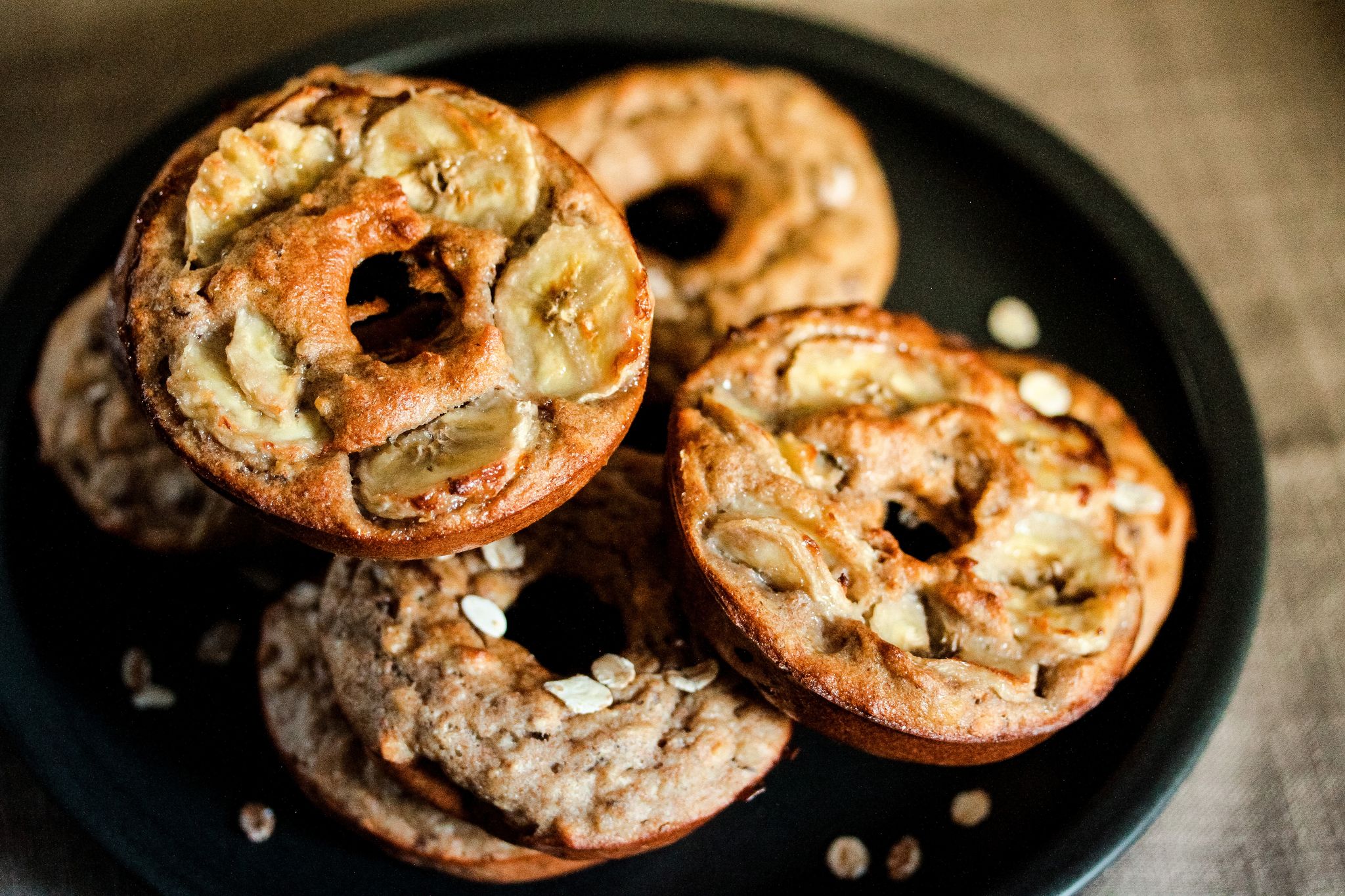 Die Süße in den Banana Bread Donuts kommt ausschließlich aus reifen Bananen und Cranberries.
