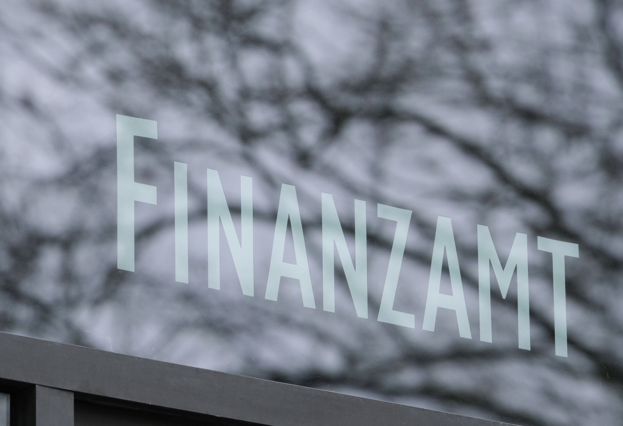 Das Stuttgarter Finanzamt. Bundesweit ist die Zahl der Klagen gegen Steuerbescheide stark gesunken. (Symbolbild)