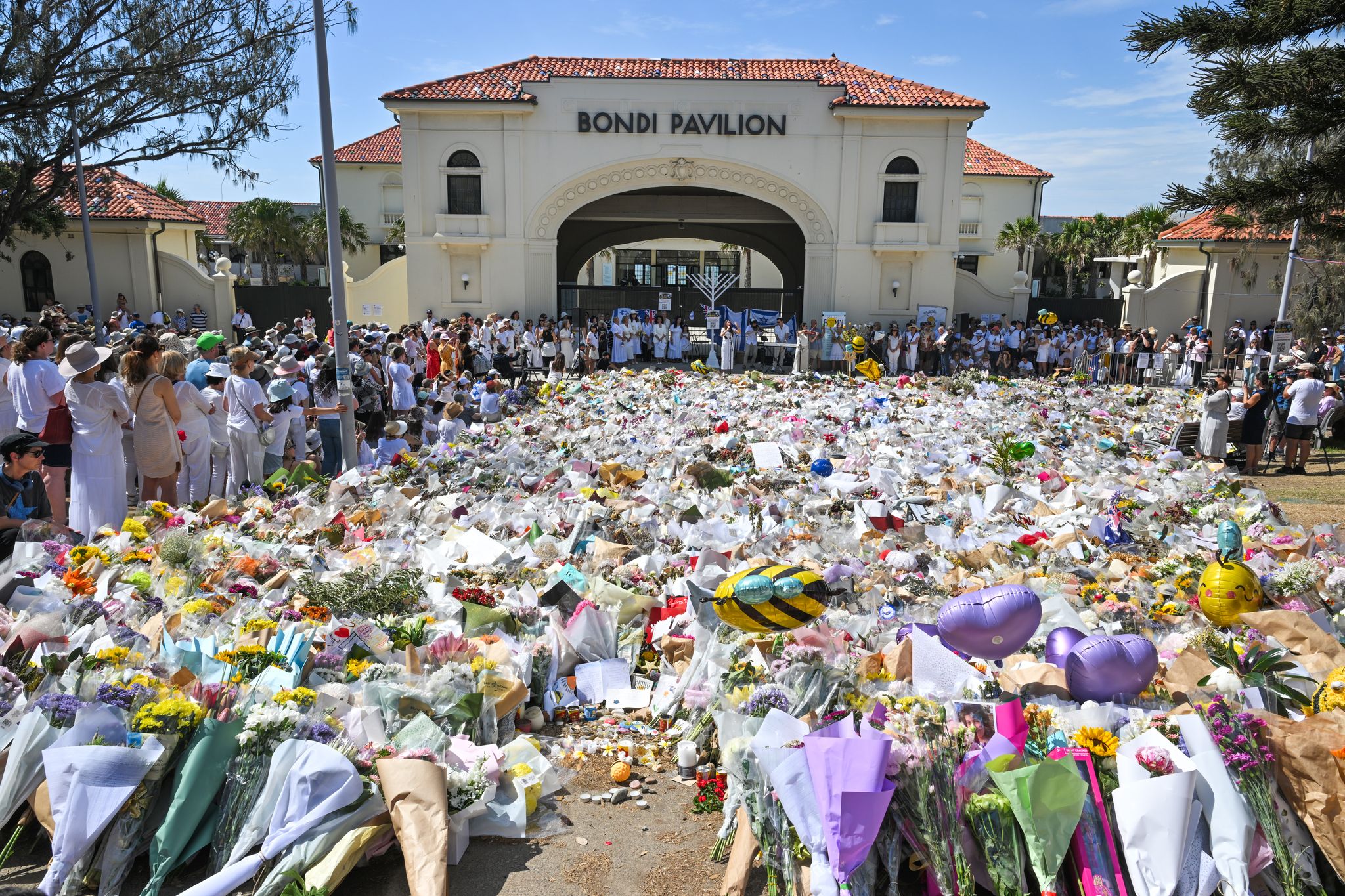 In Australien gedenken die Menschen der 15 Todesopfer des Terroranschlags auf ein jüdisches Fest am Bondi Beach vor einer Woche.