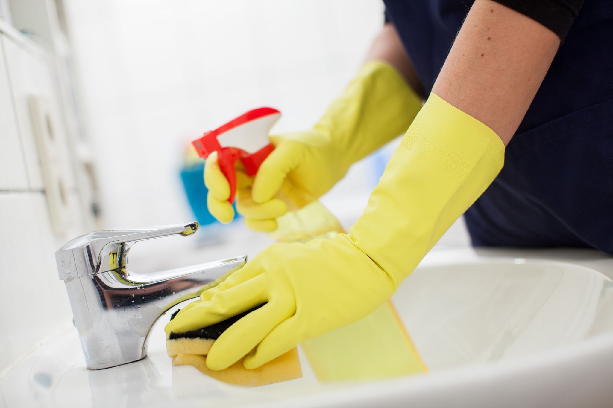 Die Anmeldung der Beschäftigung hat den Vorteil, dass der Auftraggeber 20 Prozent der Aufwendungen für die geringfügig beschäftigte Haushaltshilfe von der Steuer absetzen kann.