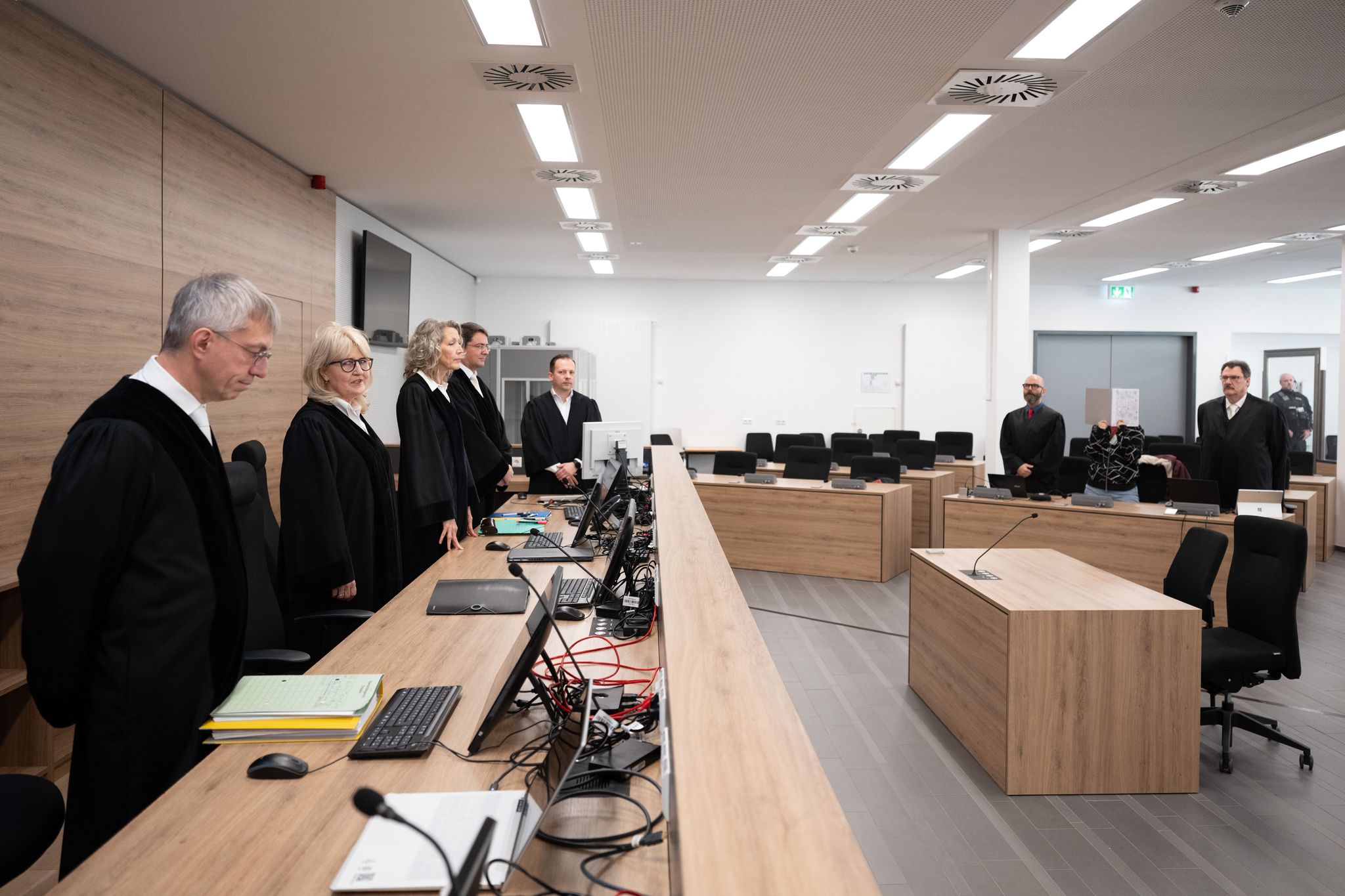 Der Prozess am OLG Dresden richtet sich gegen eine mutmaßliche Vertraute und Unterstützerin des rechten Terrortrios NSU.