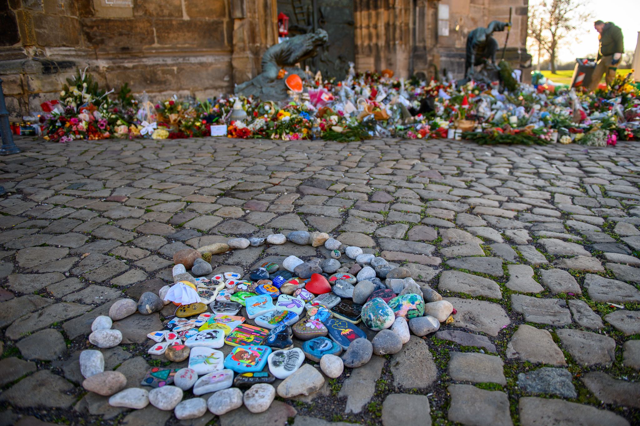 Bis heute ist der Platz vor der Johanniskirche ein Anlaufpunkt für viele Menschen. (Archivbild)
