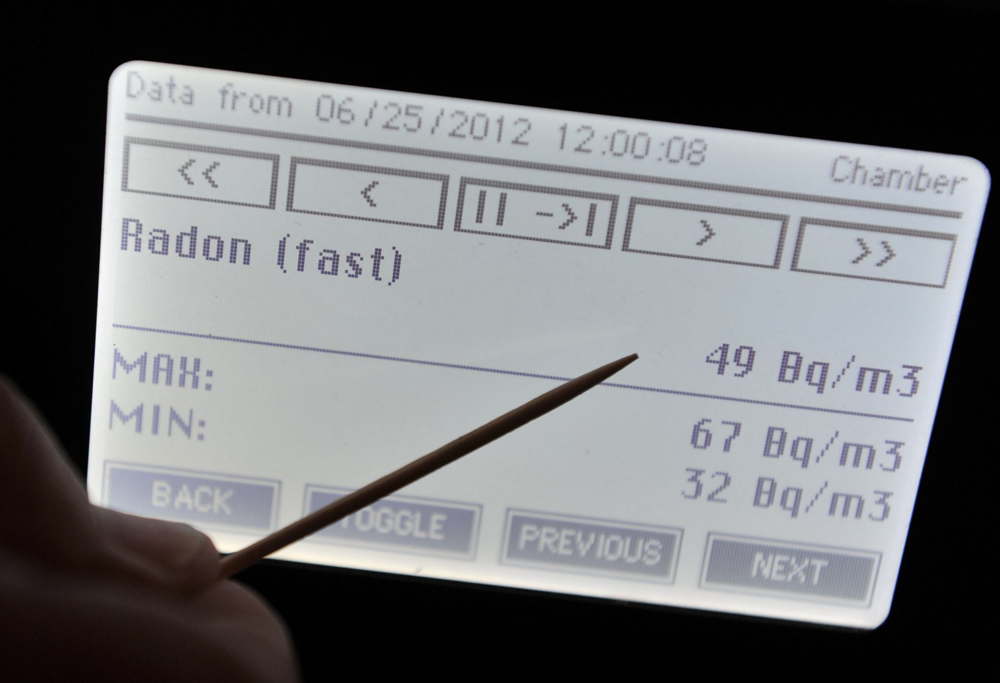 Eine Radonbelastung von 49 Becquerel pro Kubikmeter liegt noch unter den Grenzwerten. Der im Gesetz verankerte Referenzwert beträgt 300 Becquerel pro Kubikmeter Raumluft.