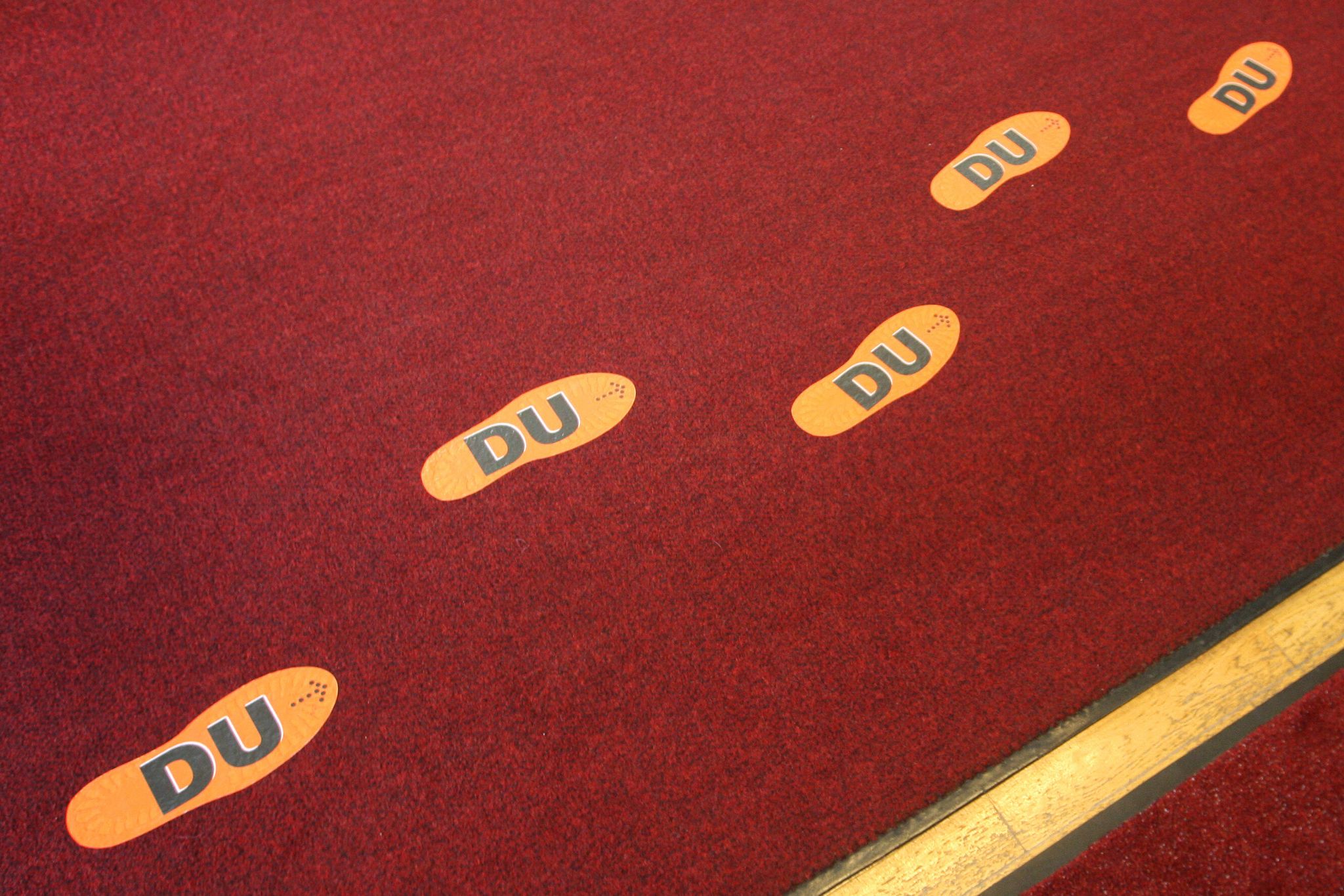 Zum «Du» geht's hier lang: Viele Firmen werben inzwischen mit flachen Hierarchien.