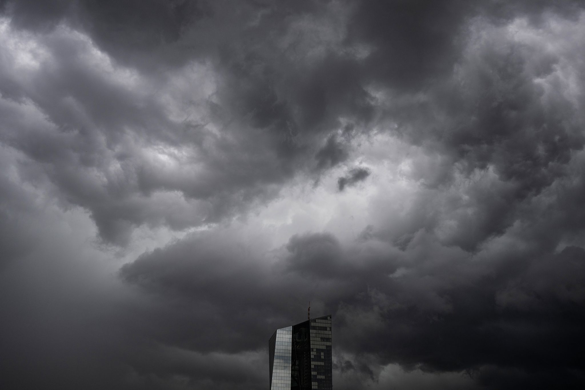 Die Bankenaufsicht der Europäischen Zentralbank (EZB) nimmt regelmäßig die Krisenfestigkeit großer Banken im Euroraum unter die Lupe. (Symbolbild)