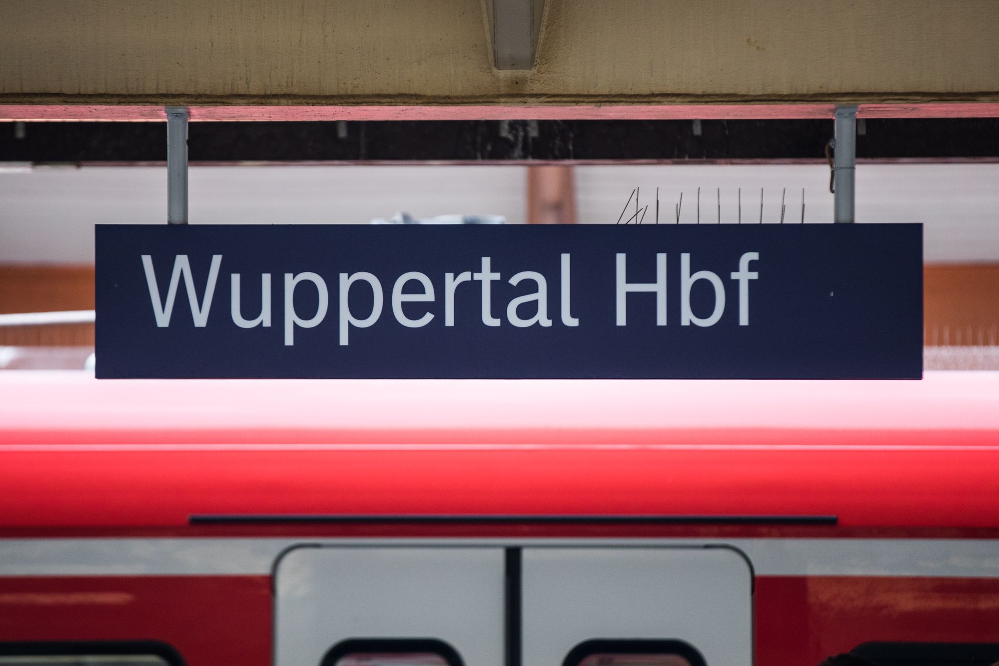 Am Wuppertaler Hauptbahnhof halten während der fünfmonatigen Bauphase überhaupt keine Fernzüge. (Archivbild)
