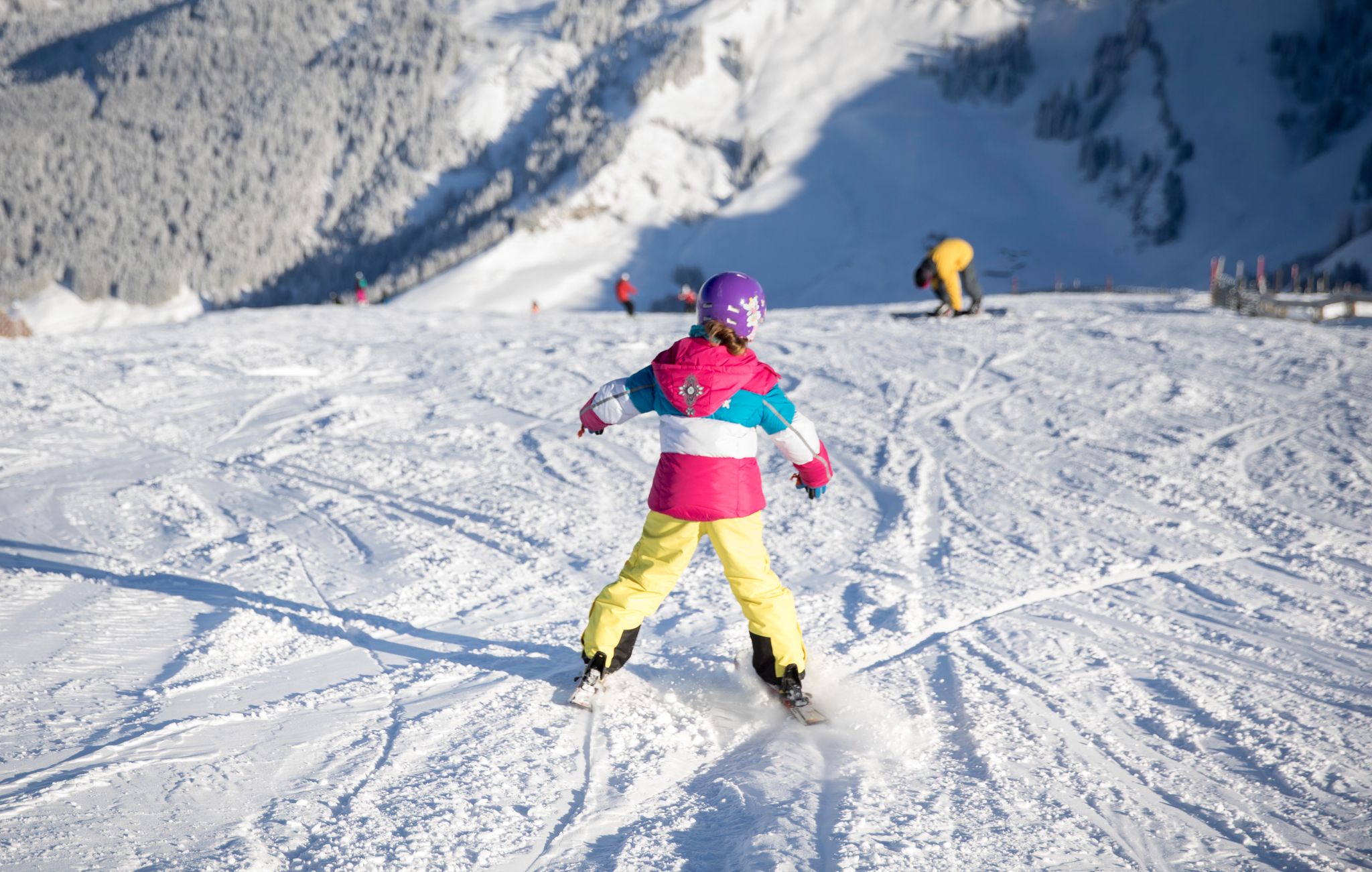 «Pizza!»: Die Skispitzen bewegen sich zueinander, die Enden auseinander - so bremst man.
