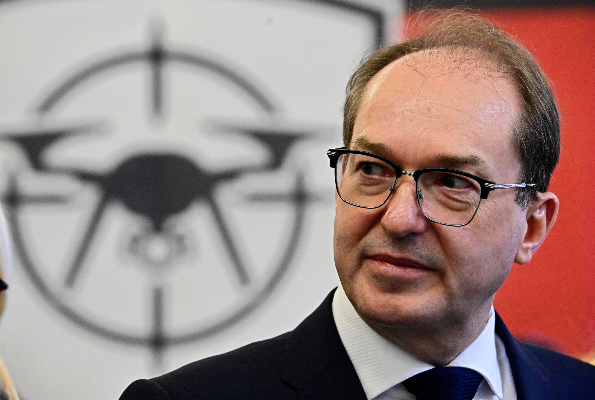 Bundesinnenminister Alexander Dobrindt (CSU) dankt der Bundespolizei, die beim Aufbau des neuen Drohnenabwehrzentrums eine wichtige Rolle spielt.