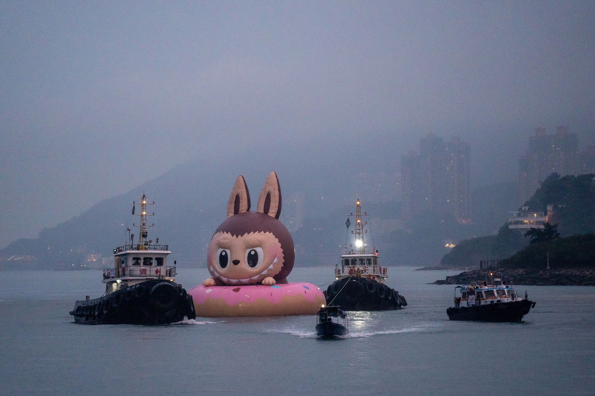 So sieht ein Labubu aus: Hier als große aufblasbare Figur in Hongkong. (Archivbild)
