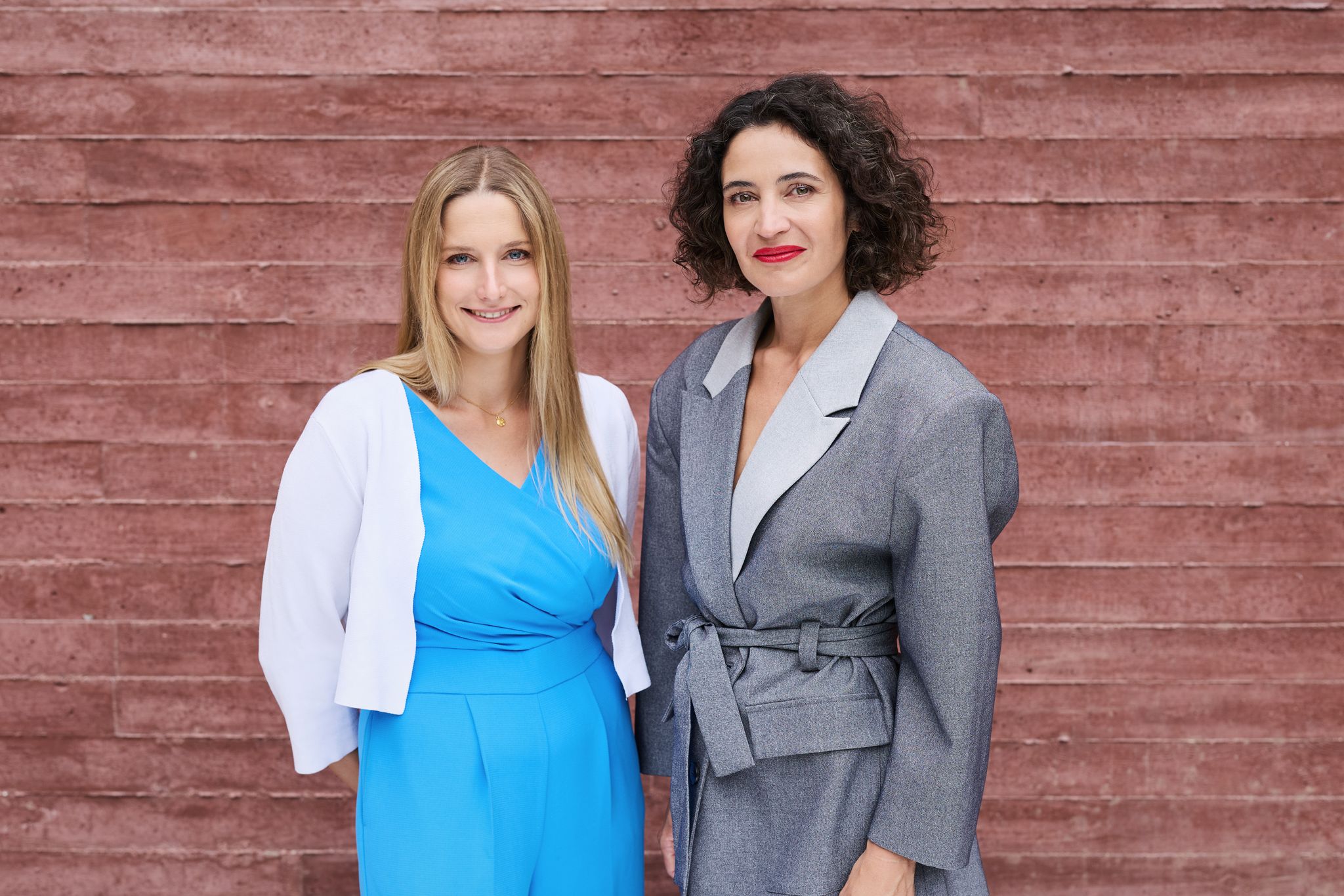 Die Geschäftsführerinnen der gegen Hass und Hetze im Internet eintretenden Organisation HateAid, Josephine Ballon (l) und Anna-Lena von Hodenberg (r), wurden von der US-Regierung mit Einreisesperren belegt. (Archivbild)