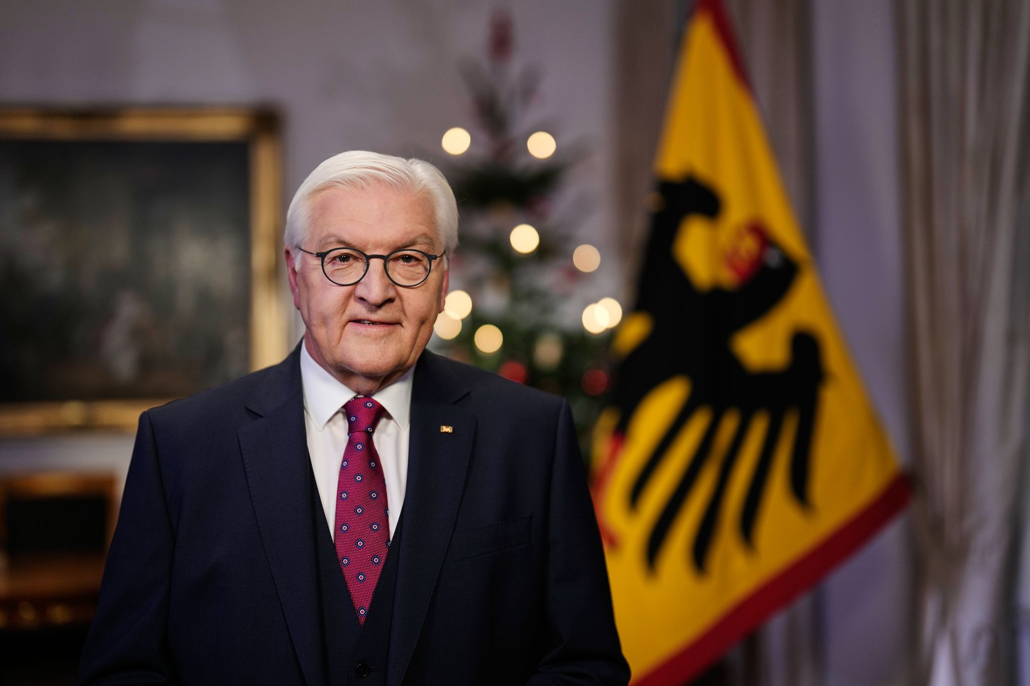 «Wir brauchen Mut, um immer wieder neu anzufangen», sagte Bundespräsident Frank-Walter Steinmeier in seiner vorab veröffentlichten Weihnachtsansprache.