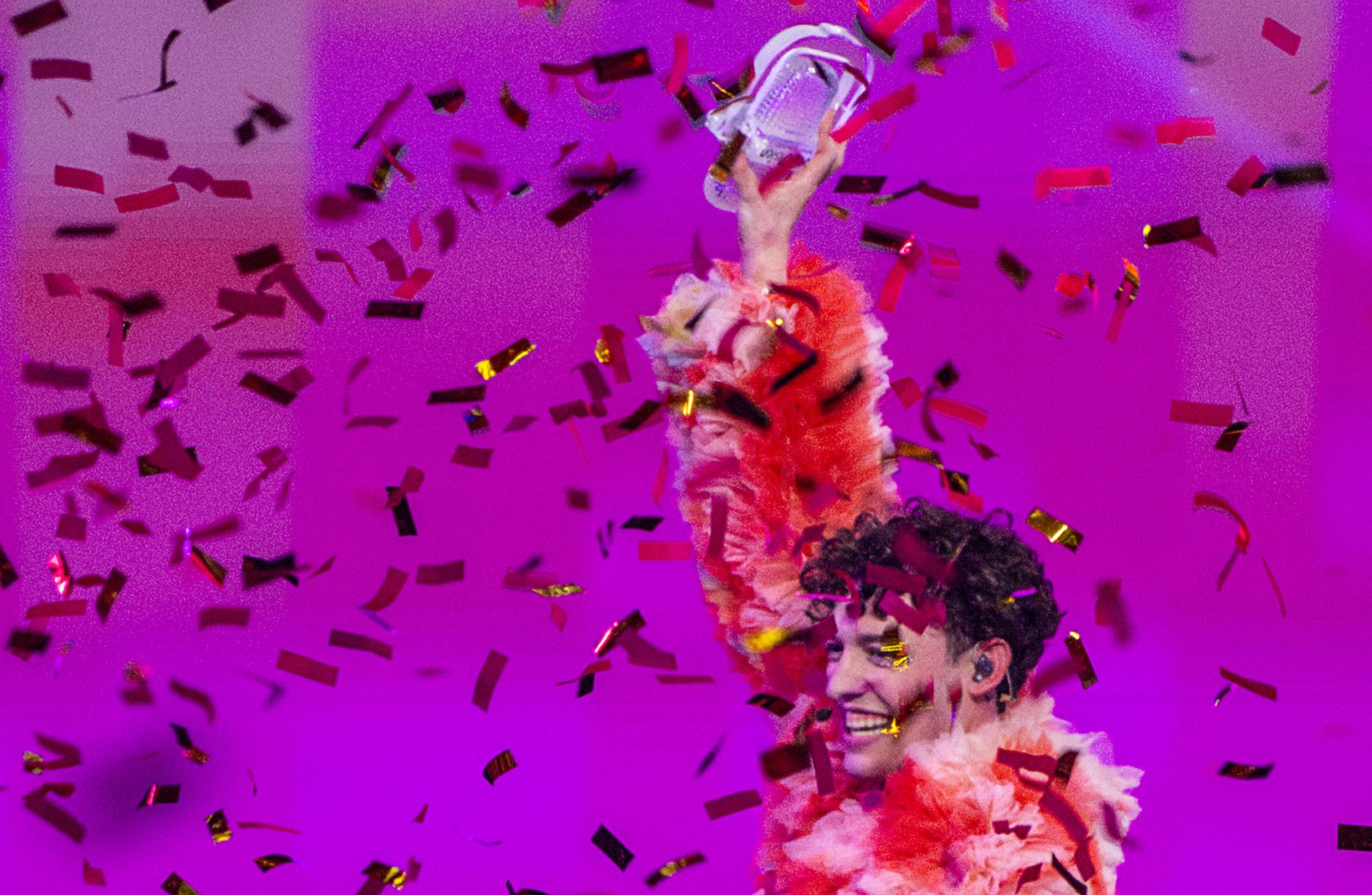 Wegen der voraussichtlichen Teilnahme Israels am nächsten Eurovision Song Contest gibt der Schweizer ESC-Star Nemo den Pokal für seinen Sieg im Jahr 2024 zurück. (Archivbild)