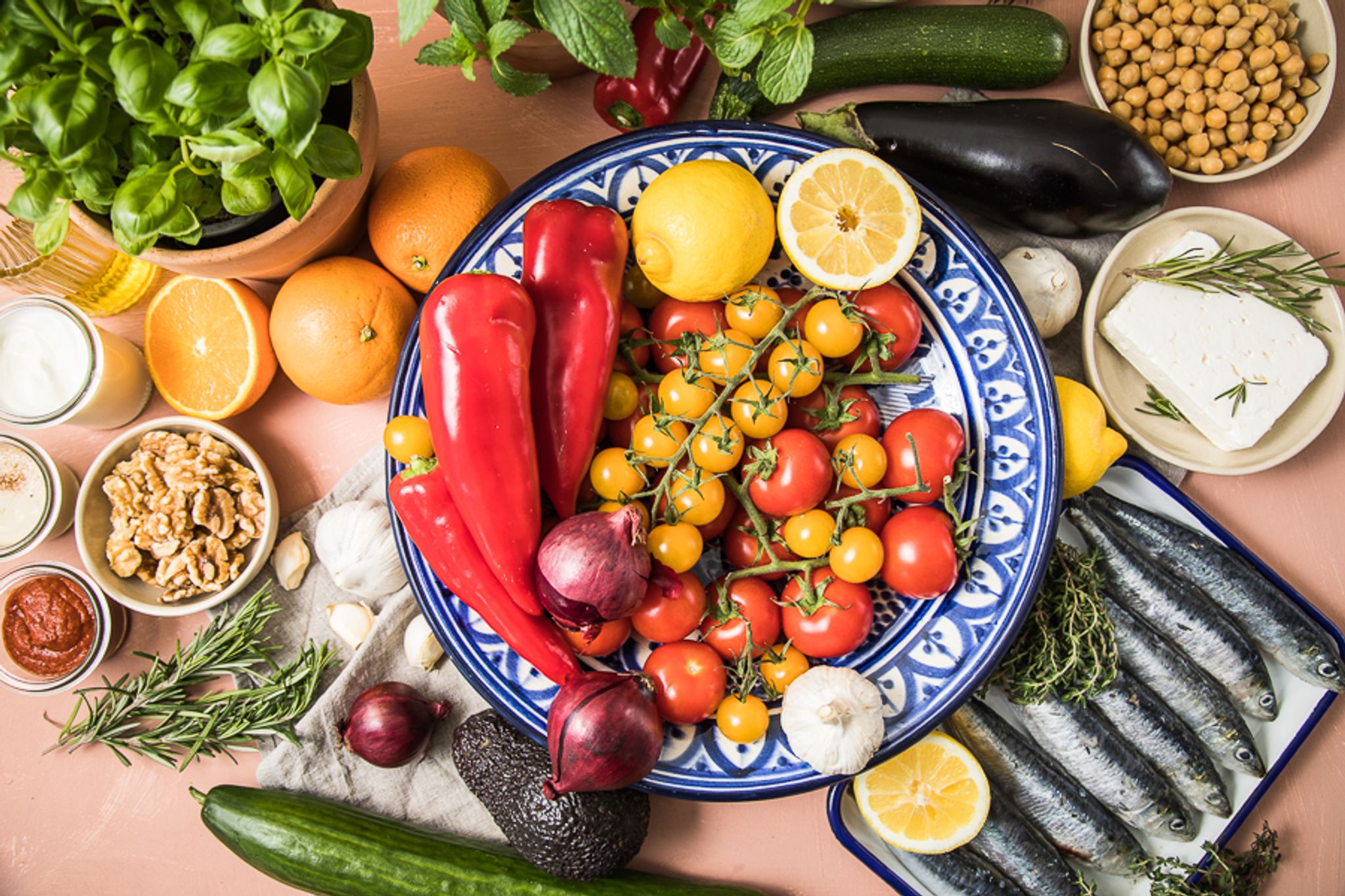 Viel Gemüse, Nüsse, Fisch: Mediterrane Kost kommt der Leber zugute.