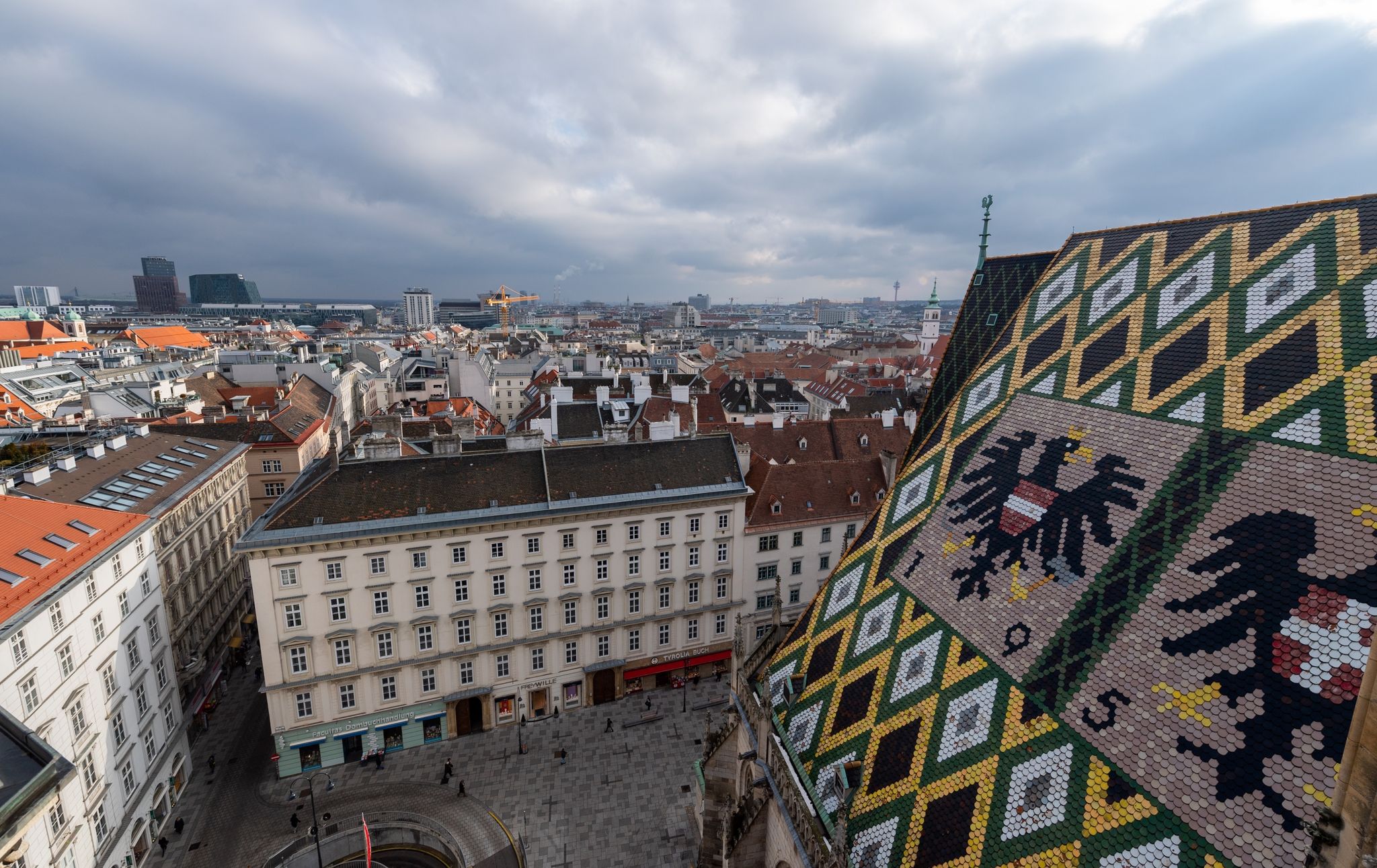 Blick vom Nordturm des Stephansdoms auf Wien: In Österreich wird für einen Großteil der Mieten in den nächsten drei Jahren ein Preisdeckel eingeführt.
