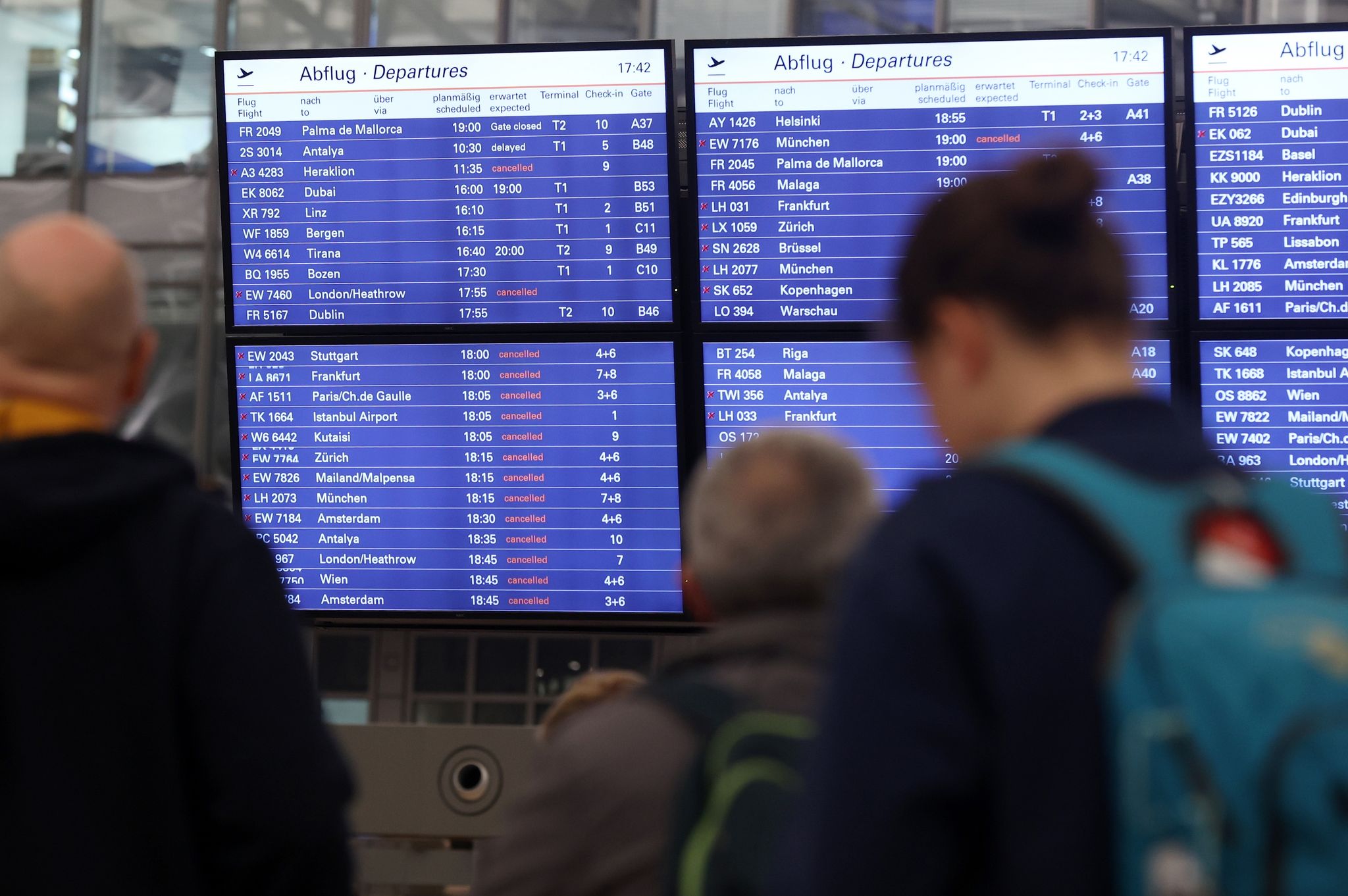 Verspätungen und Ausfälle müssen nach Wiederaufnahme des Flugverkehrs geregelt werden.