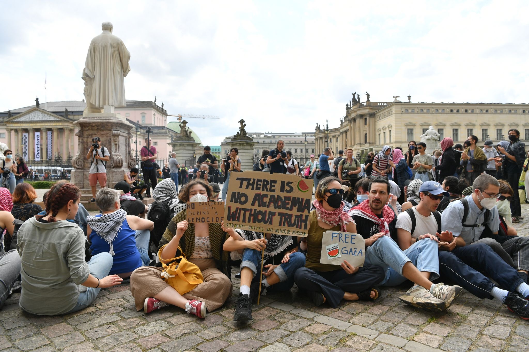 Auf dem Gelände der Humboldt-Universität Berlin gibt es Proteste gegen den Krieg im Gazastreifen. Auch an Universitäten in den USA hatte es zuletzt propalästinensische Demonstrationen gegeben. Archivbild