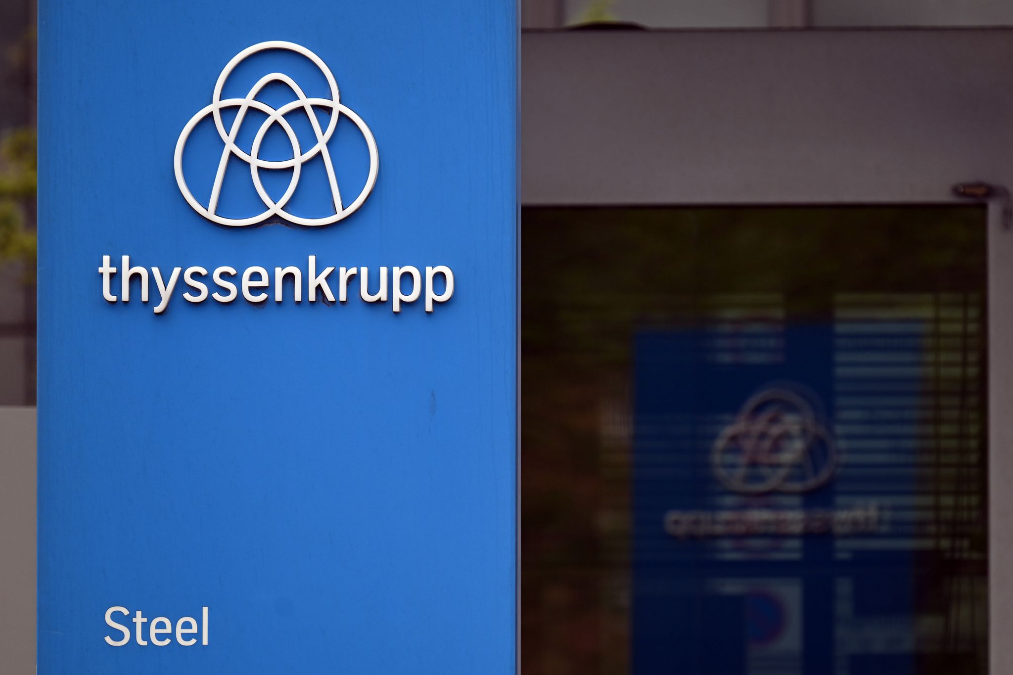 Bei einer Protestkundgebung wollen tausende Beschäftigte der Thyssenkrupp-Stahlsparte ihren Unmut über den Konzernvorstand zum Ausdruck bringen.