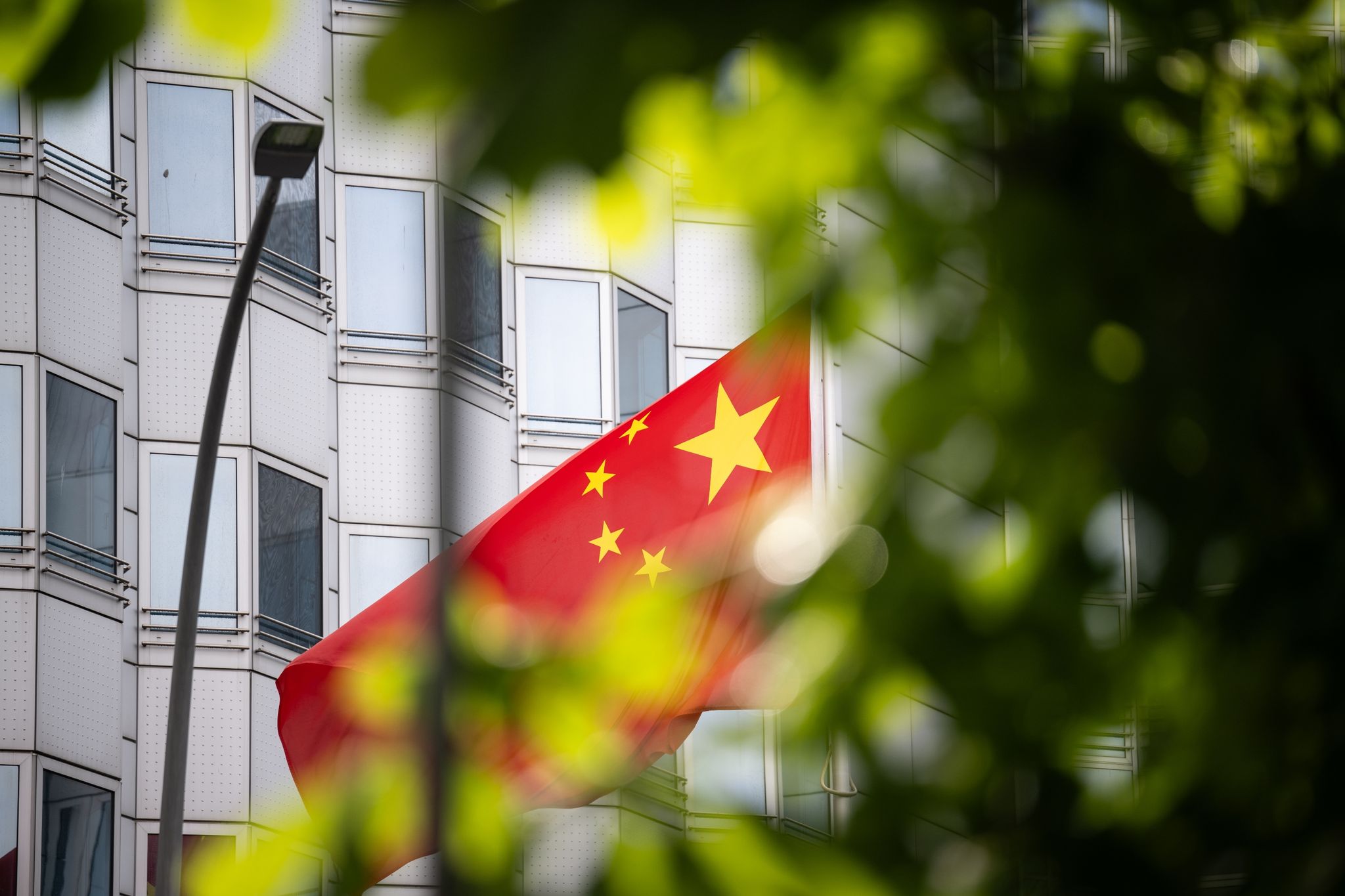 China fordert Deutschland auf, «den Spionagevorwurf auszunutzen, um das Bild von China politisch zu manipulieren und China zu diffamieren.»